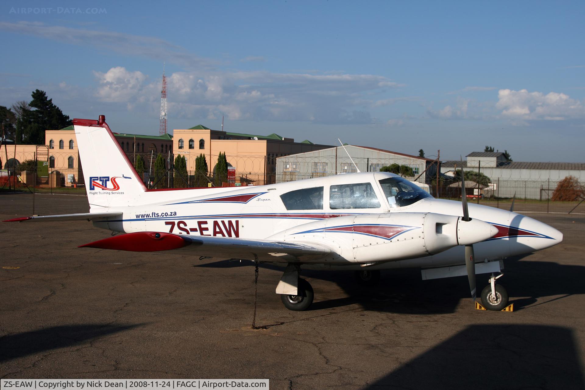 ZS-EAW, Piper PA-30 Twin Comanche Twin Comanche C/N 30-0663, FAGC