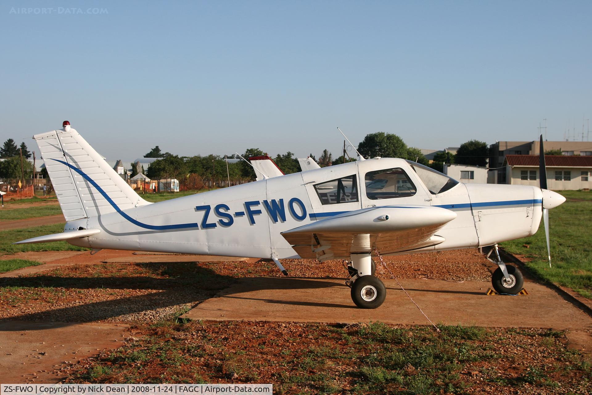 ZS-FWO, Piper PA-28-140 Cherokee B C/N 28-25404, FAGC