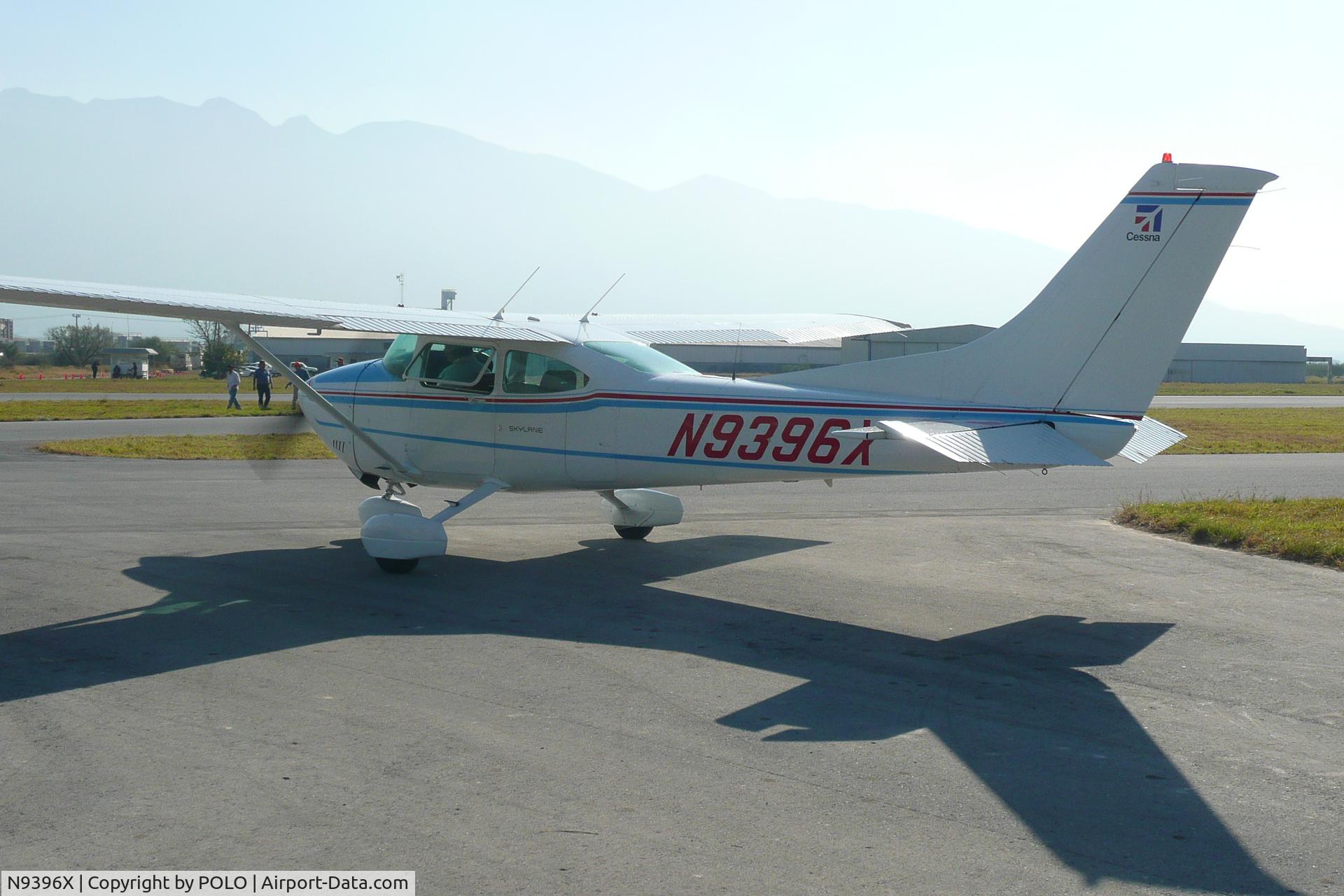 N9396X, 1985 Cessna 182R Skylane C/N 18268512, Before Take-Off at Fly-In