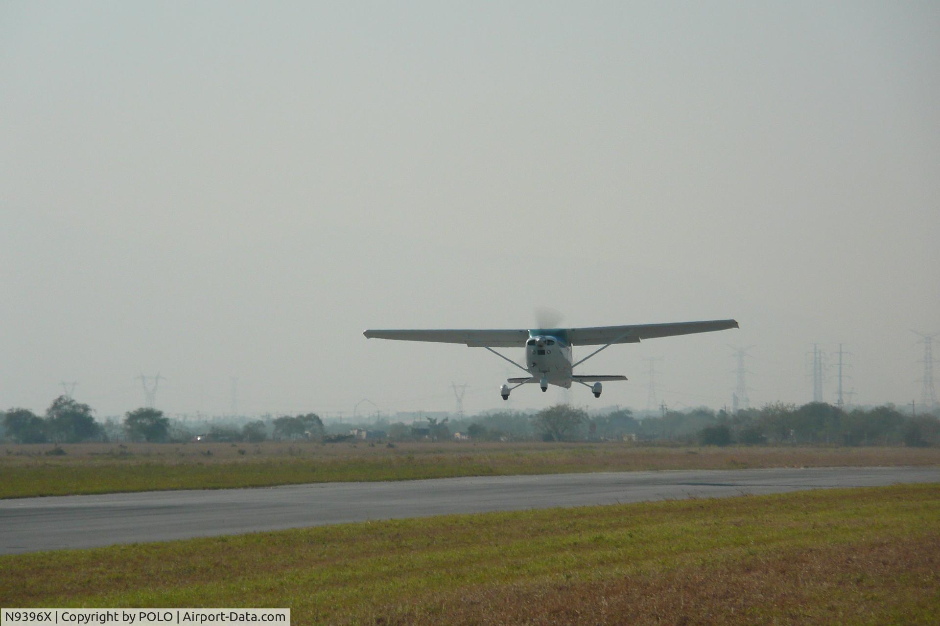 N9396X, 1985 Cessna 182R Skylane C/N 18268512, Take-Off