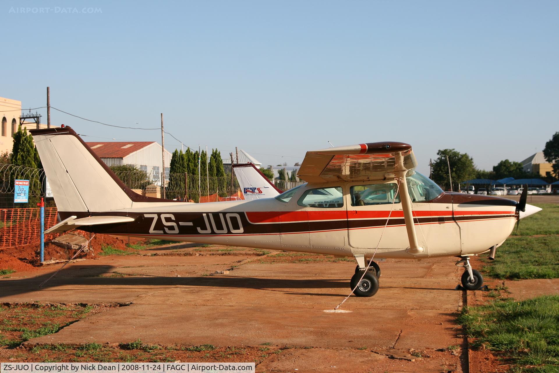 ZS-JUO, Cessna 172K Skyhawk Skyhawk C/N 17257374, FAGC