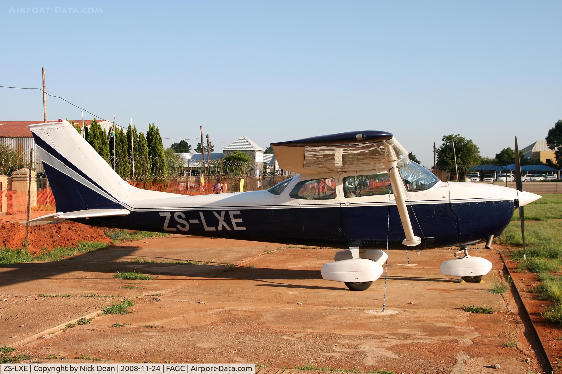 ZS-LXE, Cessna 172K Skyhawk Skyhawk C/N 17258473, FAGC