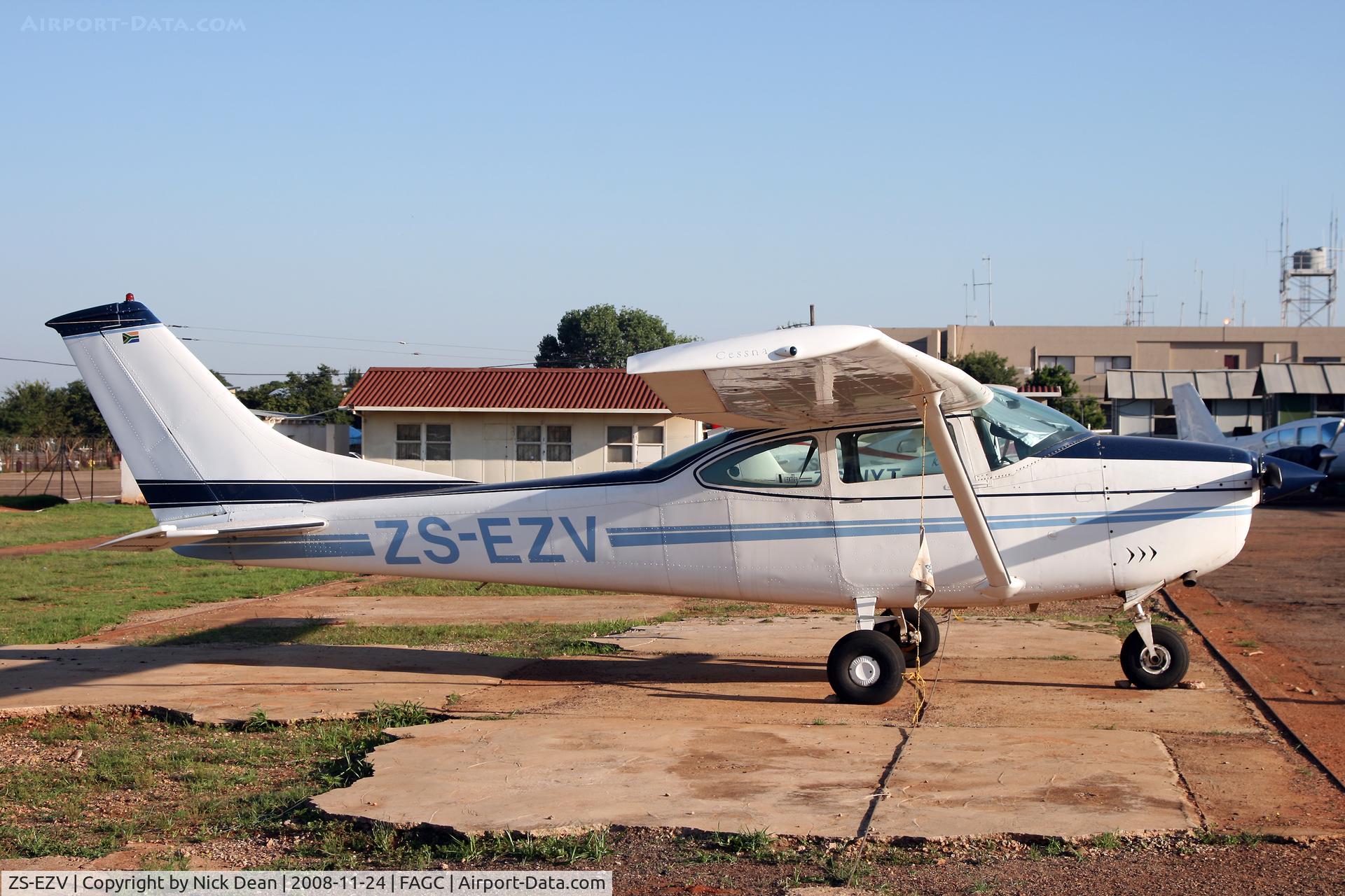 ZS-EZV, Cessna 182K Skylane Skylane C/N 18258378, FAGC