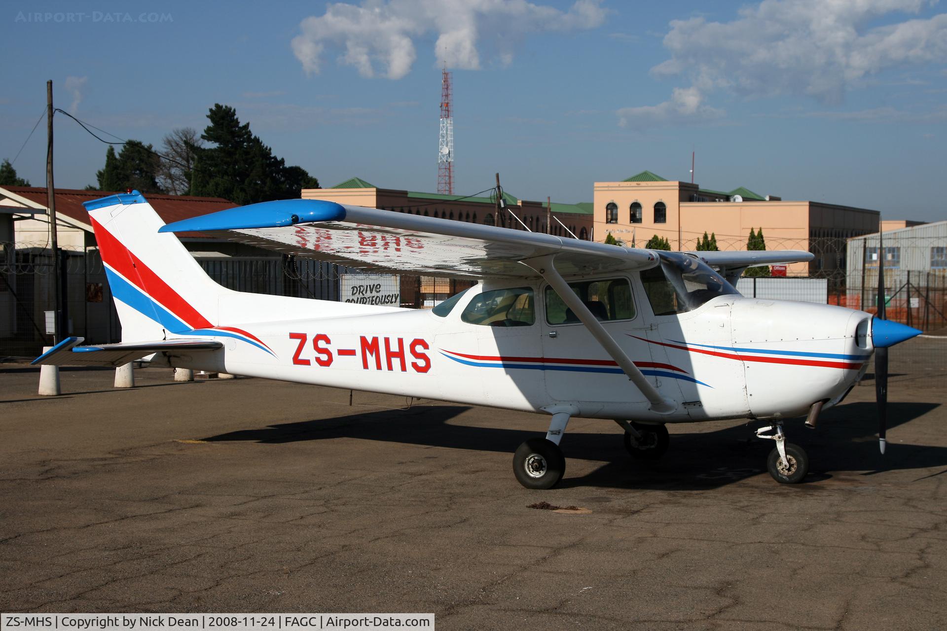 ZS-MHS, Cessna 172M Skyhawk C/N 17264841, FAGC