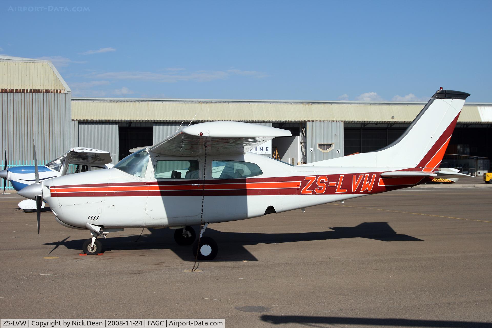 ZS-LVW, Cessna 210L Centurion C/N 21060698, FAGC