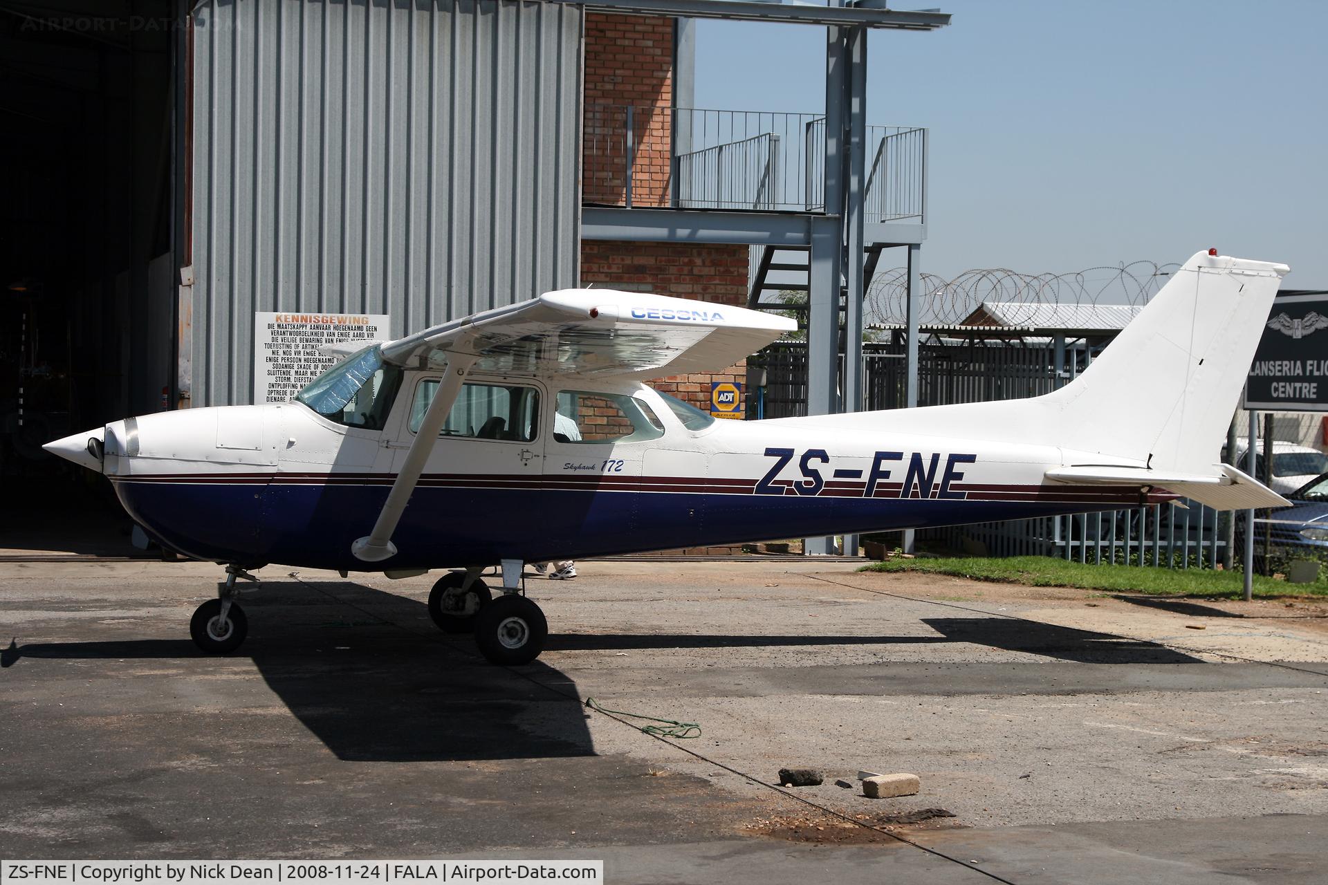 ZS-FNE, Cessna 172K Skyhawk Skyhawk C/N 17257427, FALA