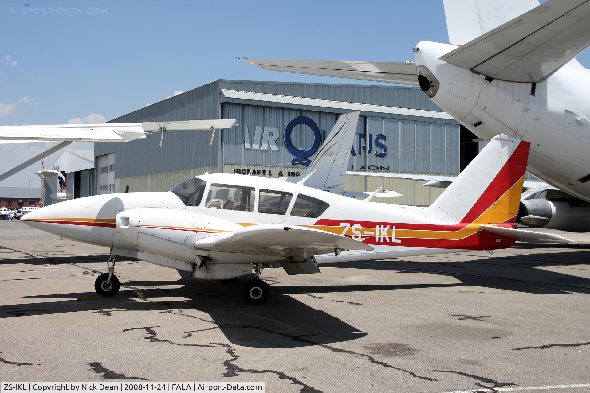 ZS-IKL, 1971 Piper PA-23-250 Aztec E C/N 27-4666, FALA