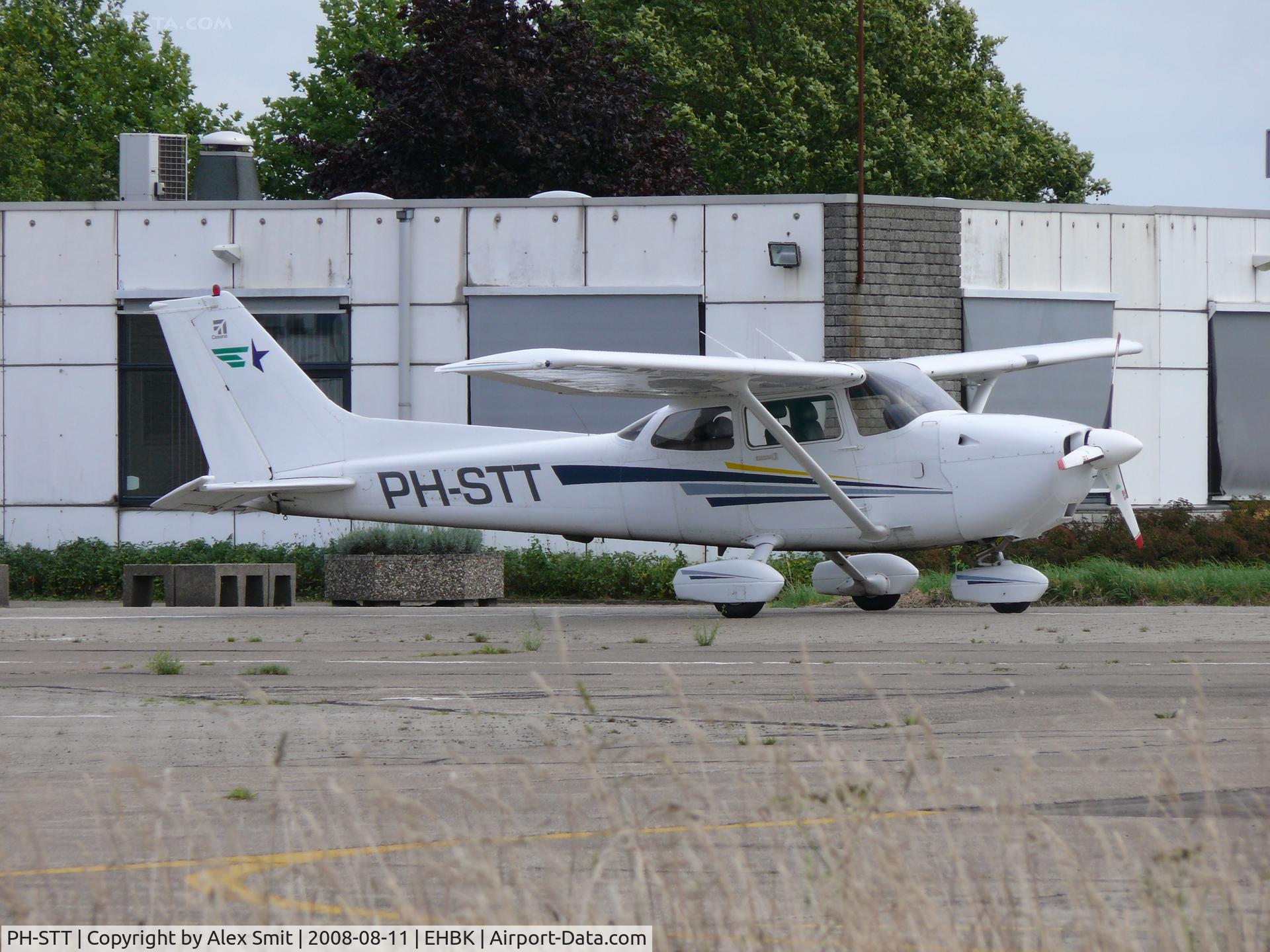 PH-STT, 2001 Cessna 172S SP C/N 172S8898, Cessna CF172S Skyhawk PH-STT Stella Aviation
