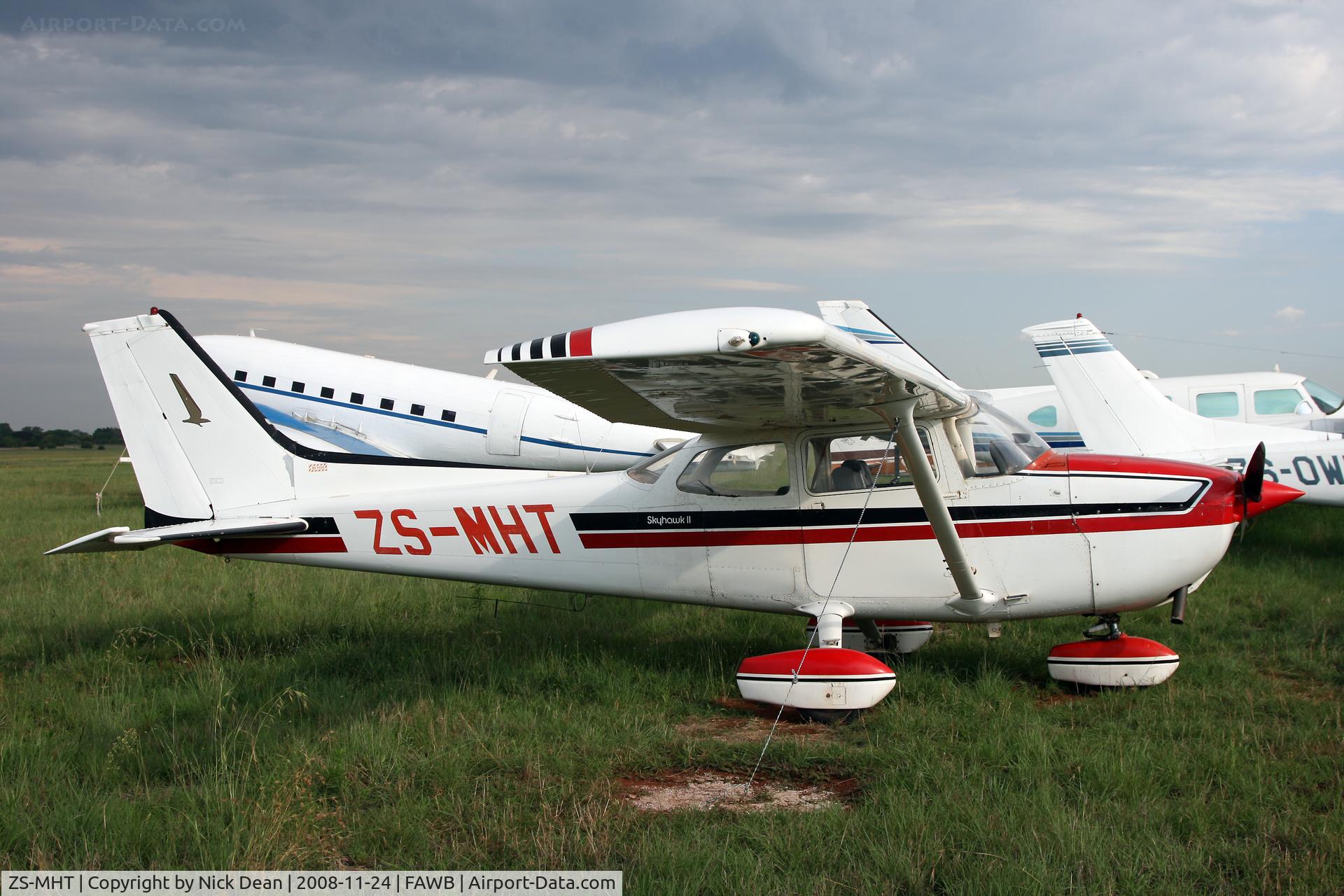 ZS-MHT, Cessna 172M Skyhawk C/N 17266775, FAWB