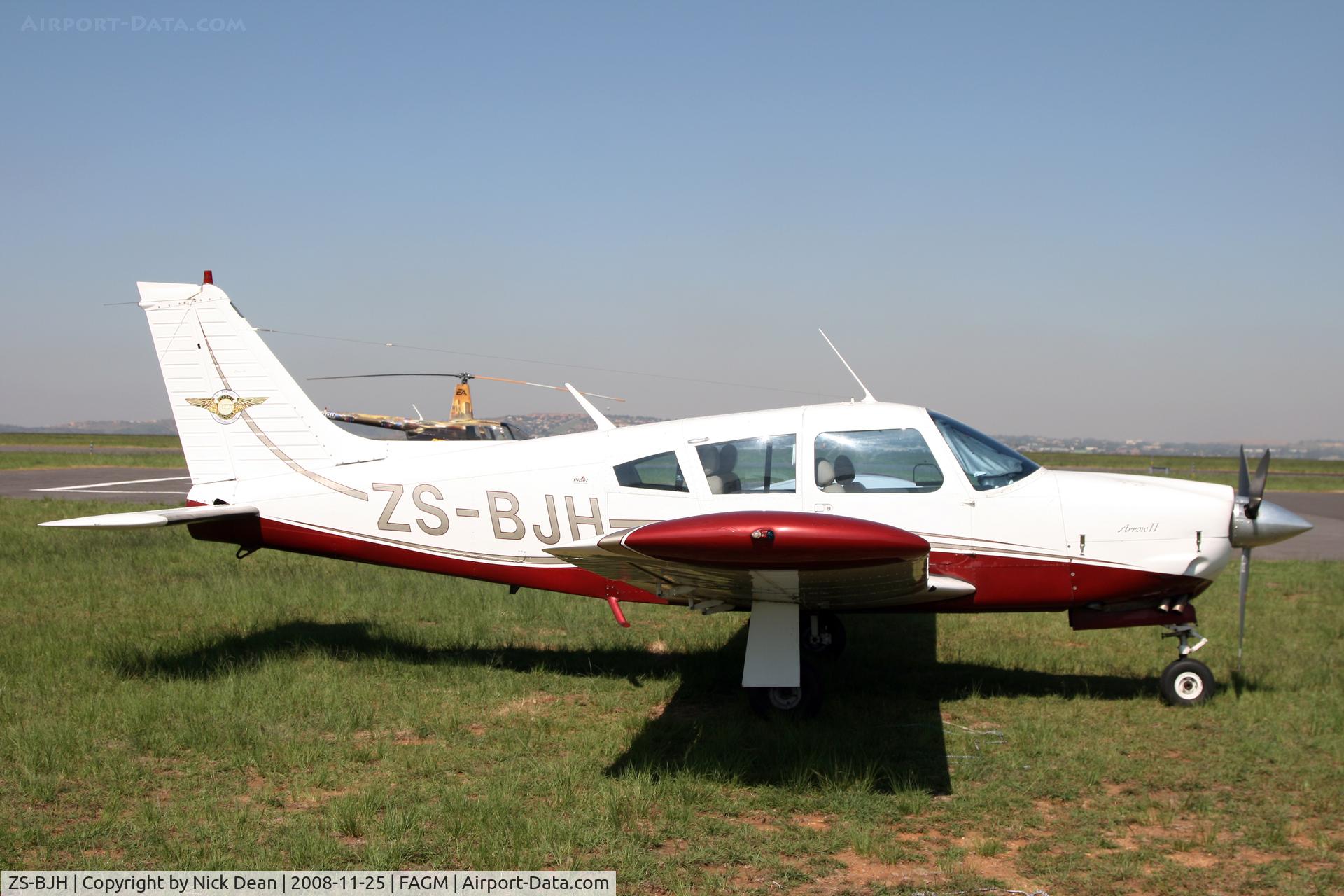 ZS-BJH, Piper PA-28R-200 Cherokee Arrow II C/N 28R-7235032, FAGM