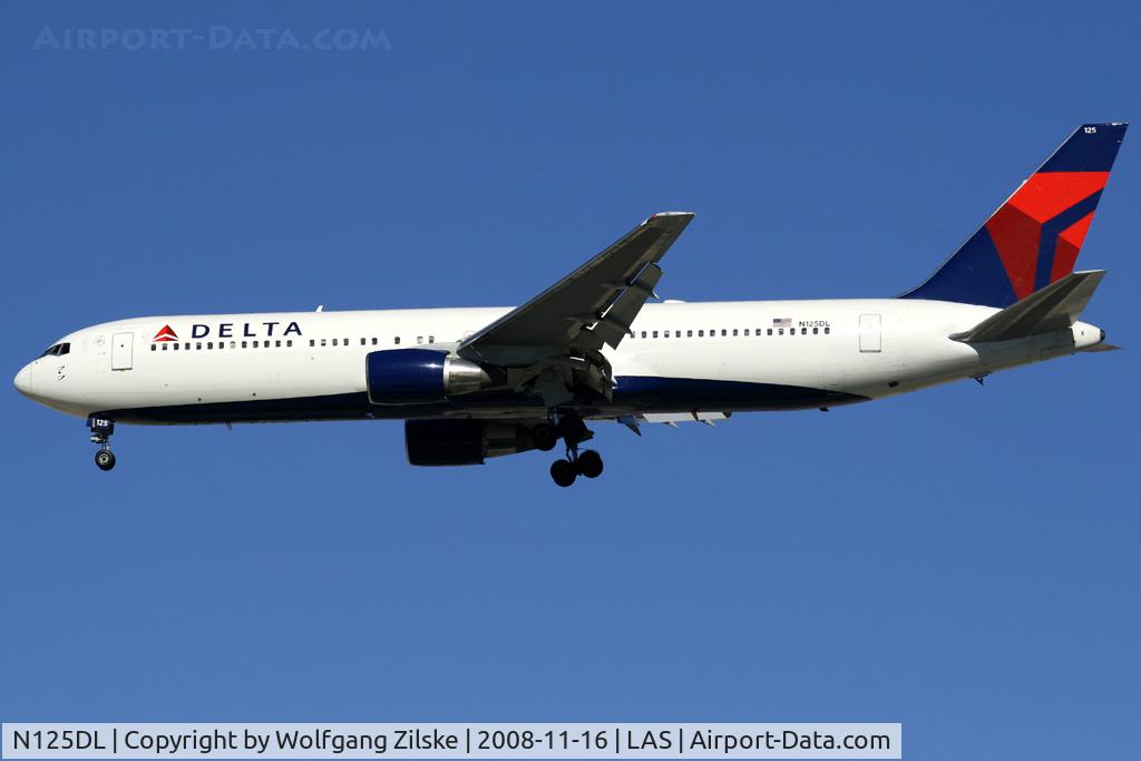 N125DL, 1988 Boeing 767-332 C/N 24075, visitor