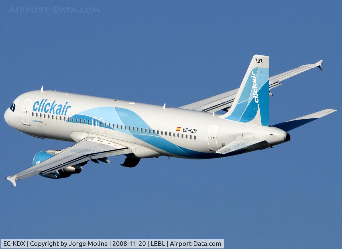 EC-KDX, 2007 Airbus A320-216 C/N 3151, Banking after take off RWY 25L.