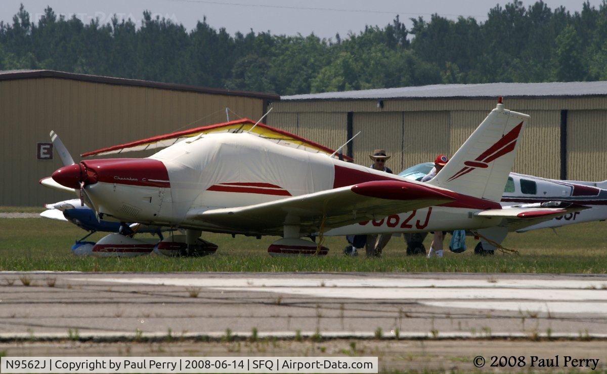 N9562J, 1966 Piper PA-28-180 C/N 28-3697, Quite a nice touch on the turf ramp
