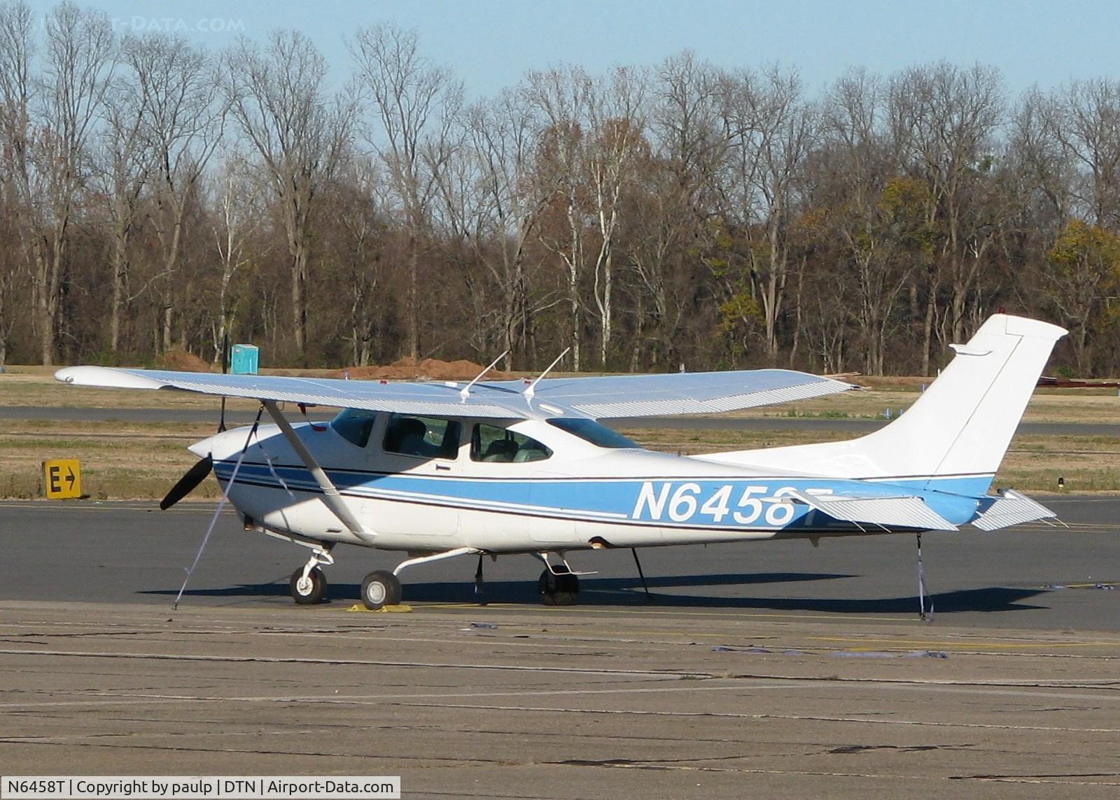 N6458T, 1985 Cessna TR182 Turbo Skylane RG C/N R18202030, Parked at Downtown Shreveport.