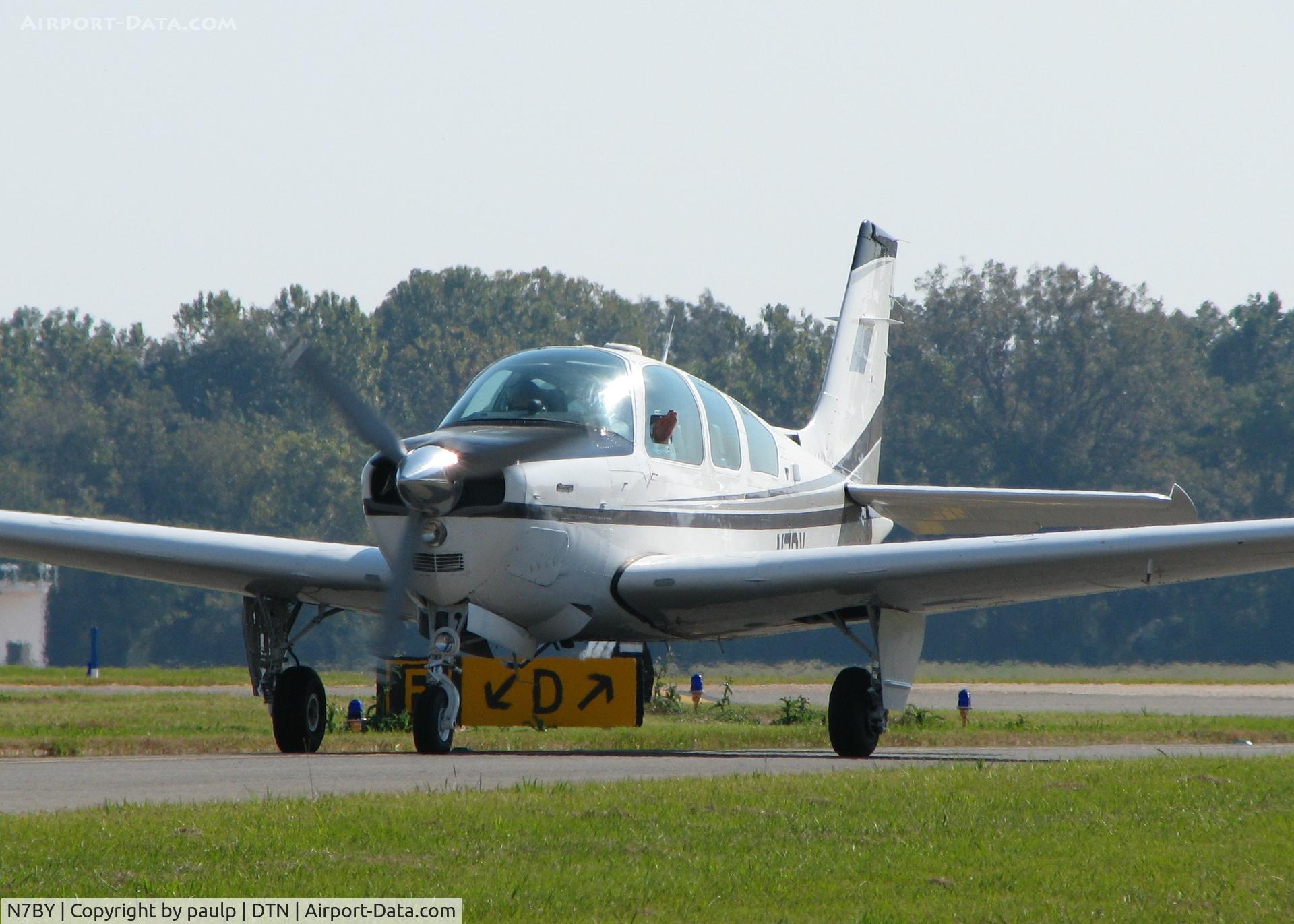 N7BY, 1991 Beech F33A Bonanza C/N CE-1611, Taxiing at Downtown Shreveport.