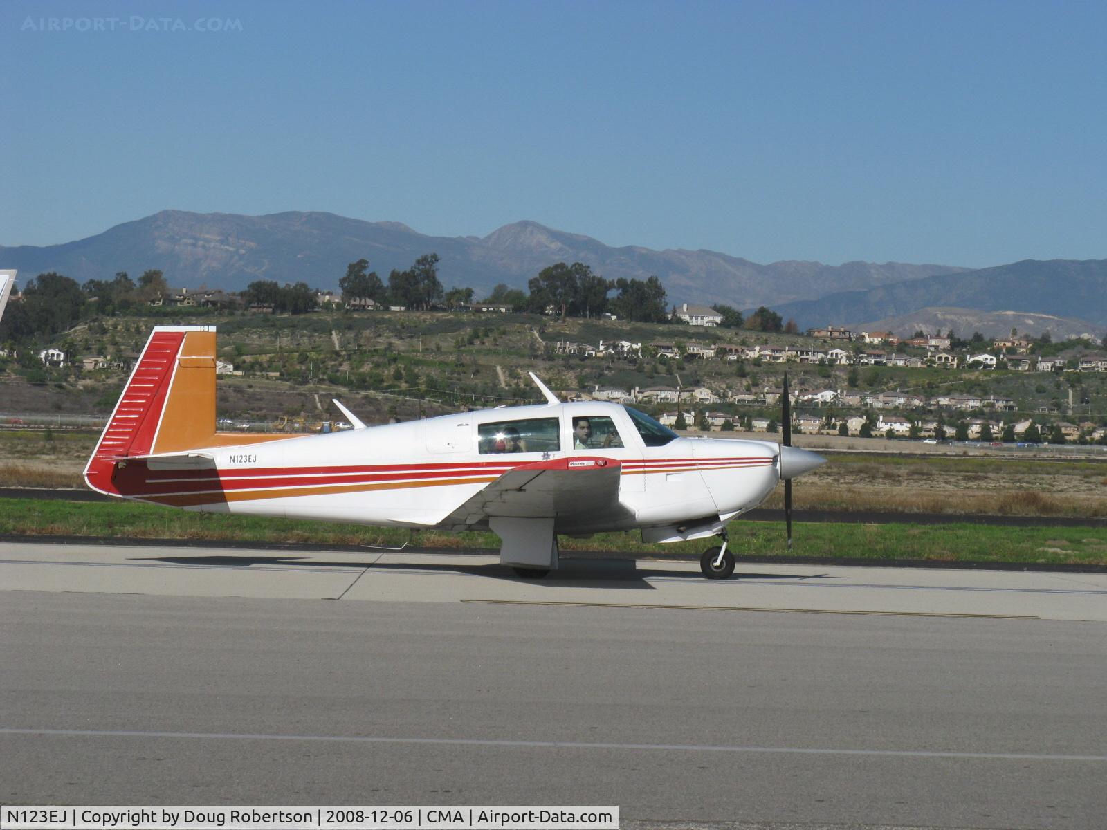N123EJ, 1978 Mooney M20J 201 C/N 24-0737, 1978 Mooney M20J 201, Lycoming IO-360 200 Hp, taxi