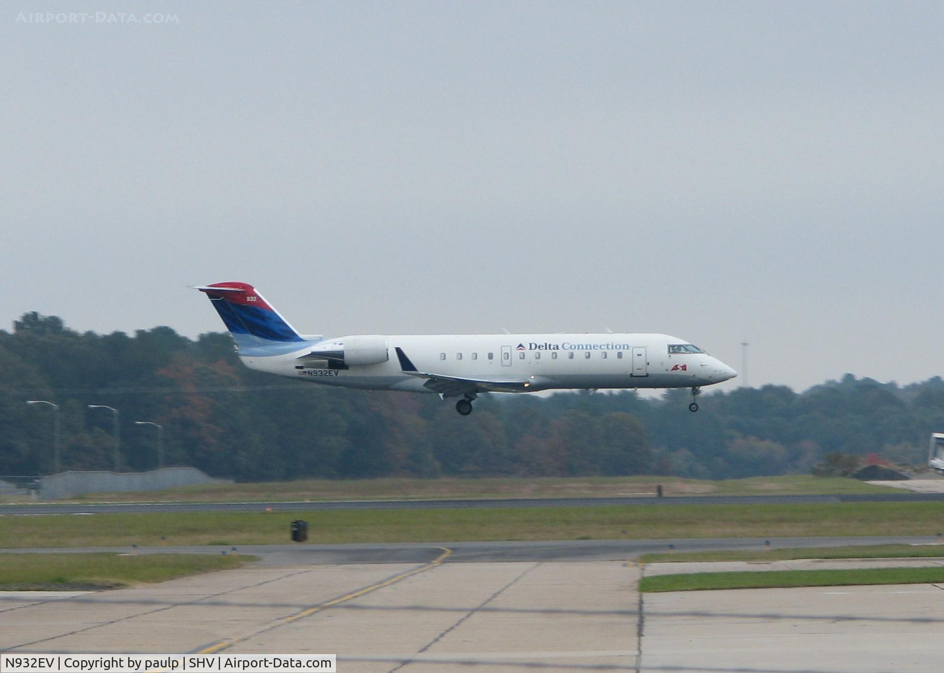N932EV, 2005 Bombardier CRJ-200ER (CL-600-2B19) C/N 8016, Landing at Shreveport Regional.