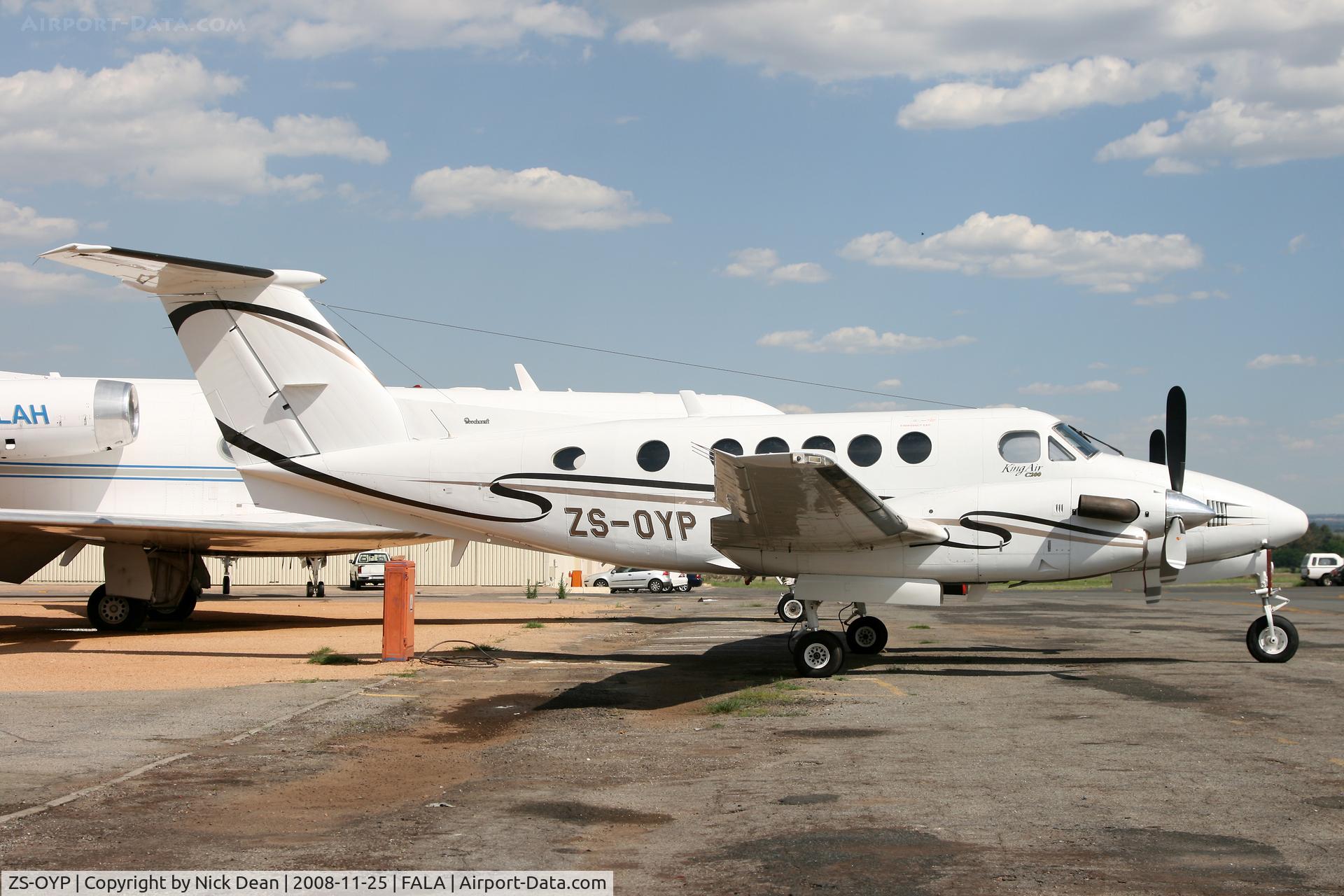 ZS-OYP, 1979 Beechcraft 200 King Air C/N BB-594, FALA