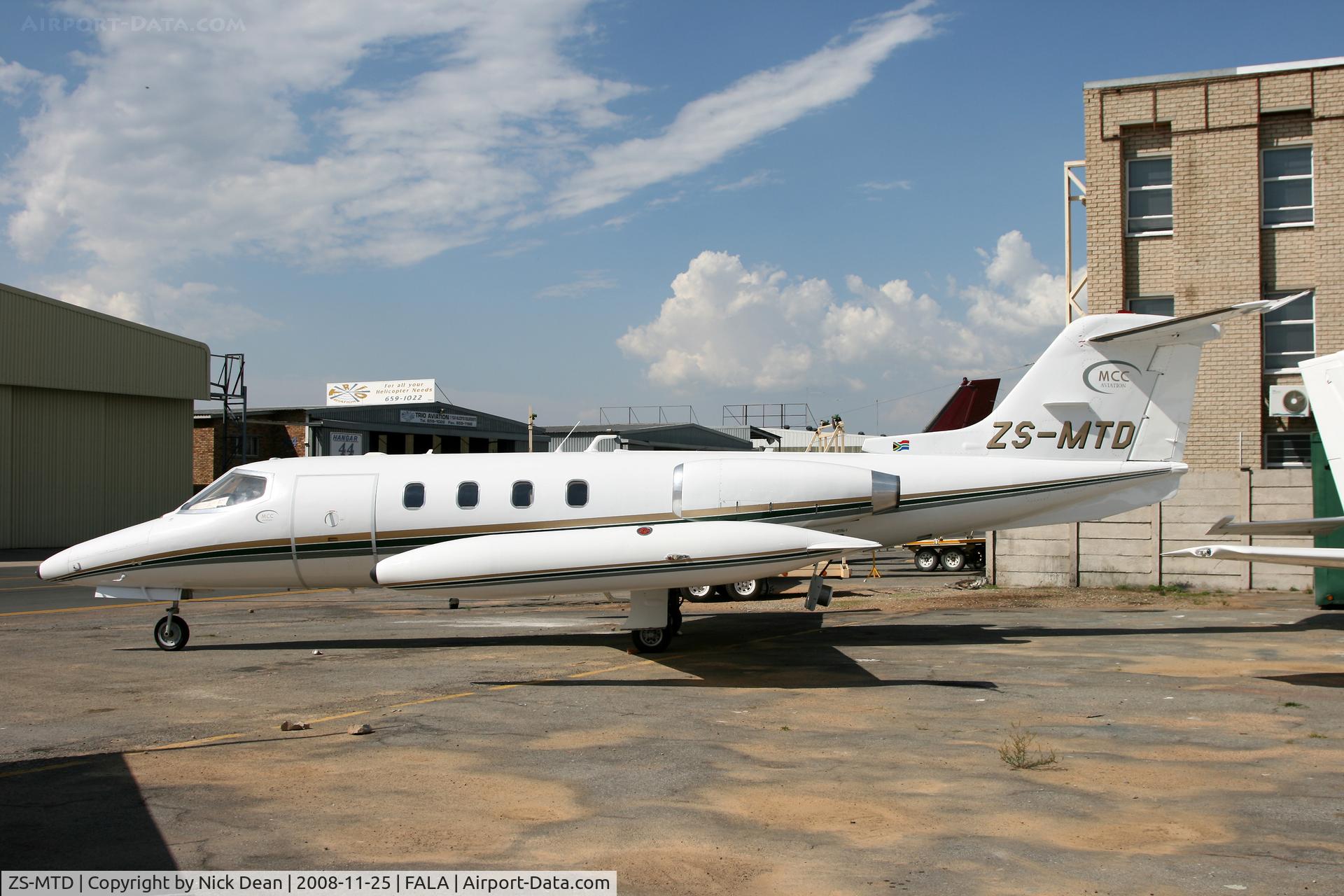 ZS-MTD, 1973 Learjet 25B C/N 25-160, FALA