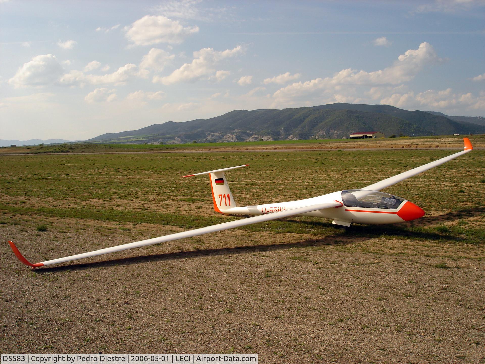 D5583, 1991 Rolladen-Schneider LS-7WL C/N 7158, LS7WL glider landed at Santa Cilia airfield