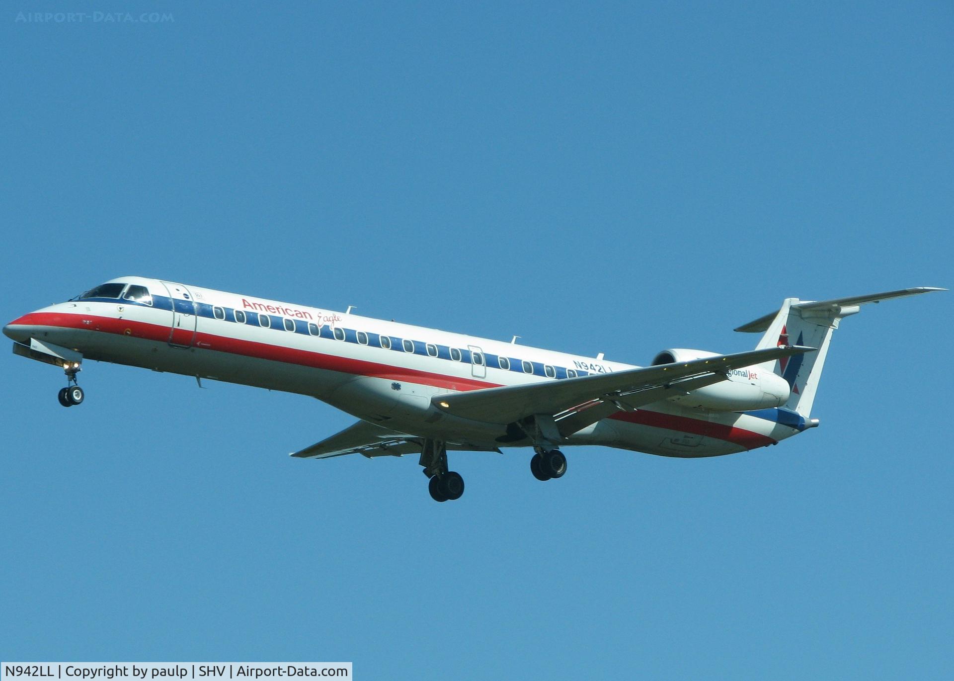 N942LL, 2005 Embraer ERJ-145LR (EMB-145LR) C/N 14500930, Landing at Shreveport Regional.