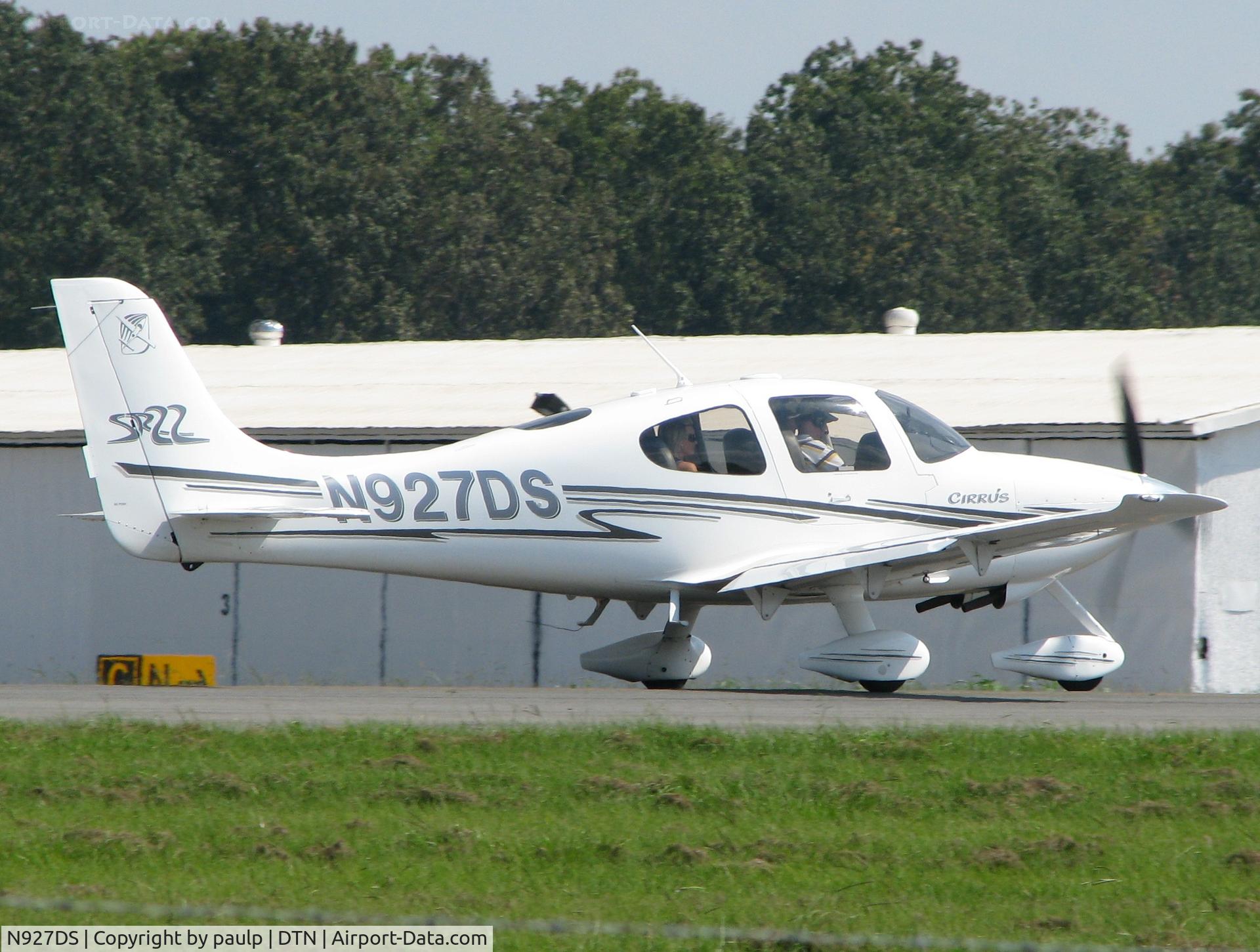 N927DS, 2003 Cirrus SR22 C/N 0497, Taking off from Downtown Shreveport.