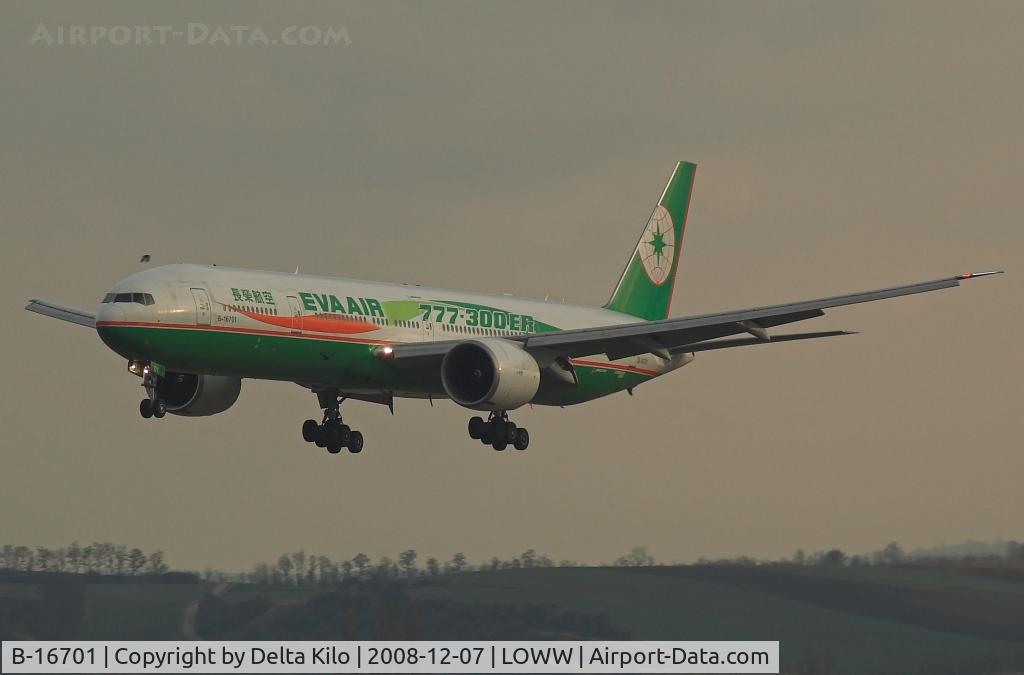 B-16701, 2005 Boeing 777-35E/ER C/N 32639, Eva Air B 777  finale RWY 34