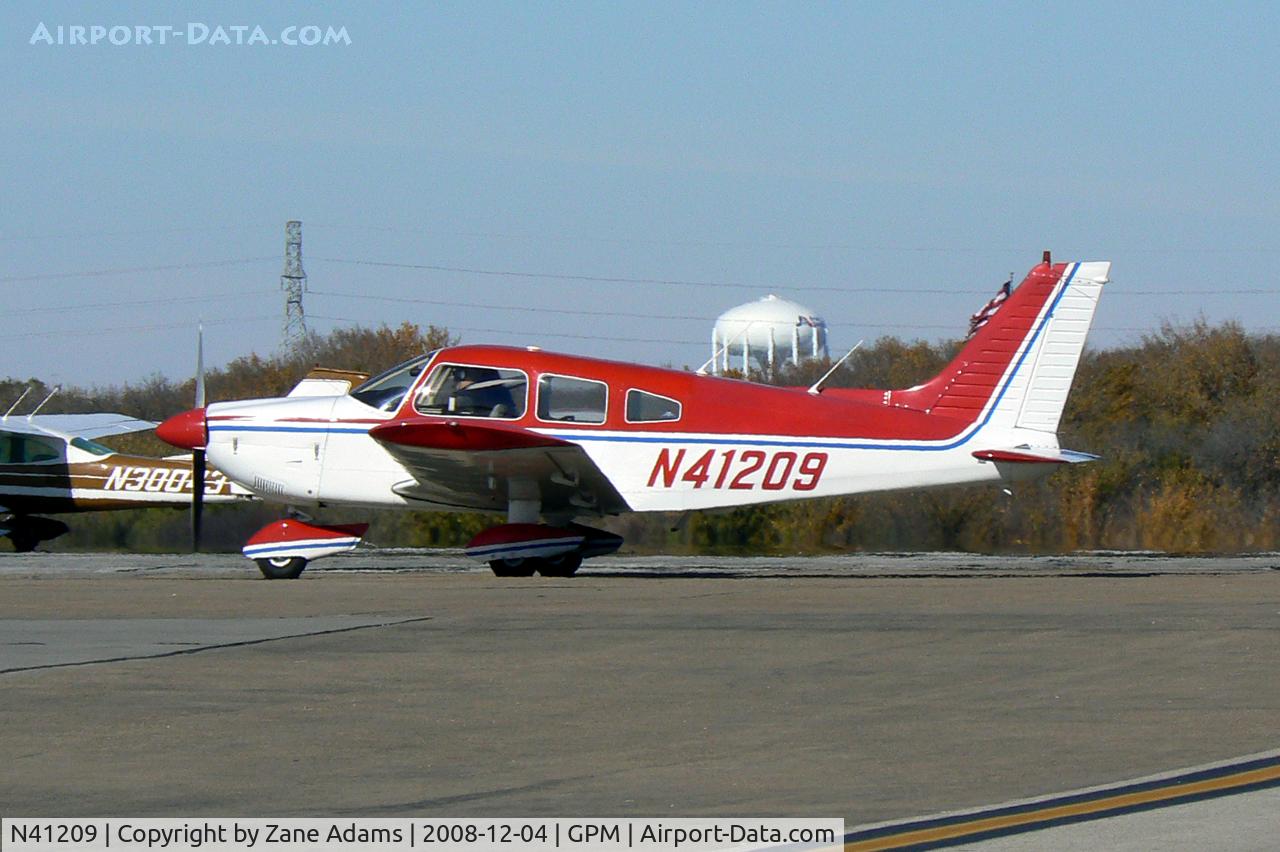 N41209, 1974 Piper PA-28-180 C/N 28-7405071, At Grand Prairie Municipal
