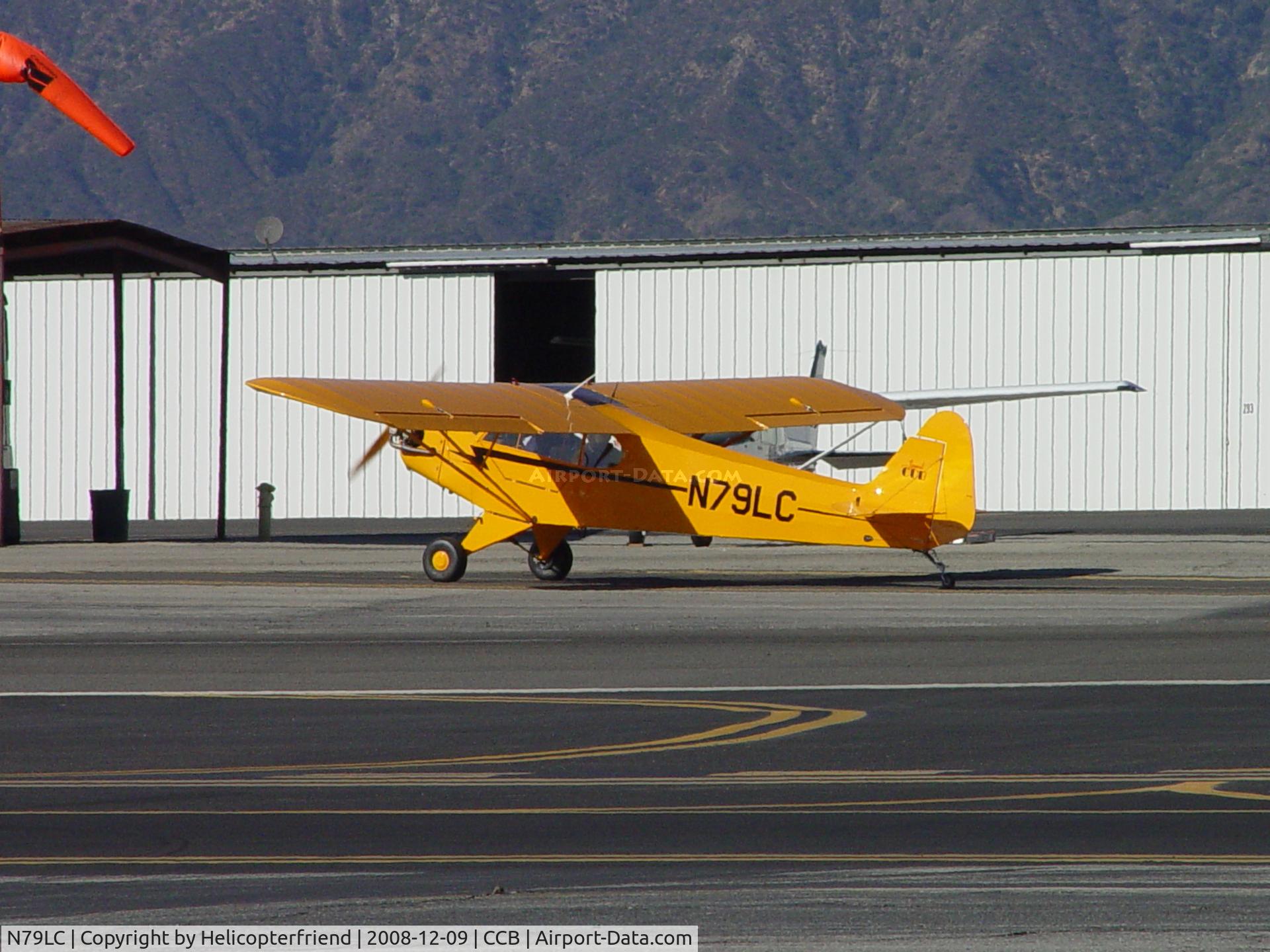 N79LC, American Legend AL3 C/N AL-1143, Taxing to gas pumps at Cable