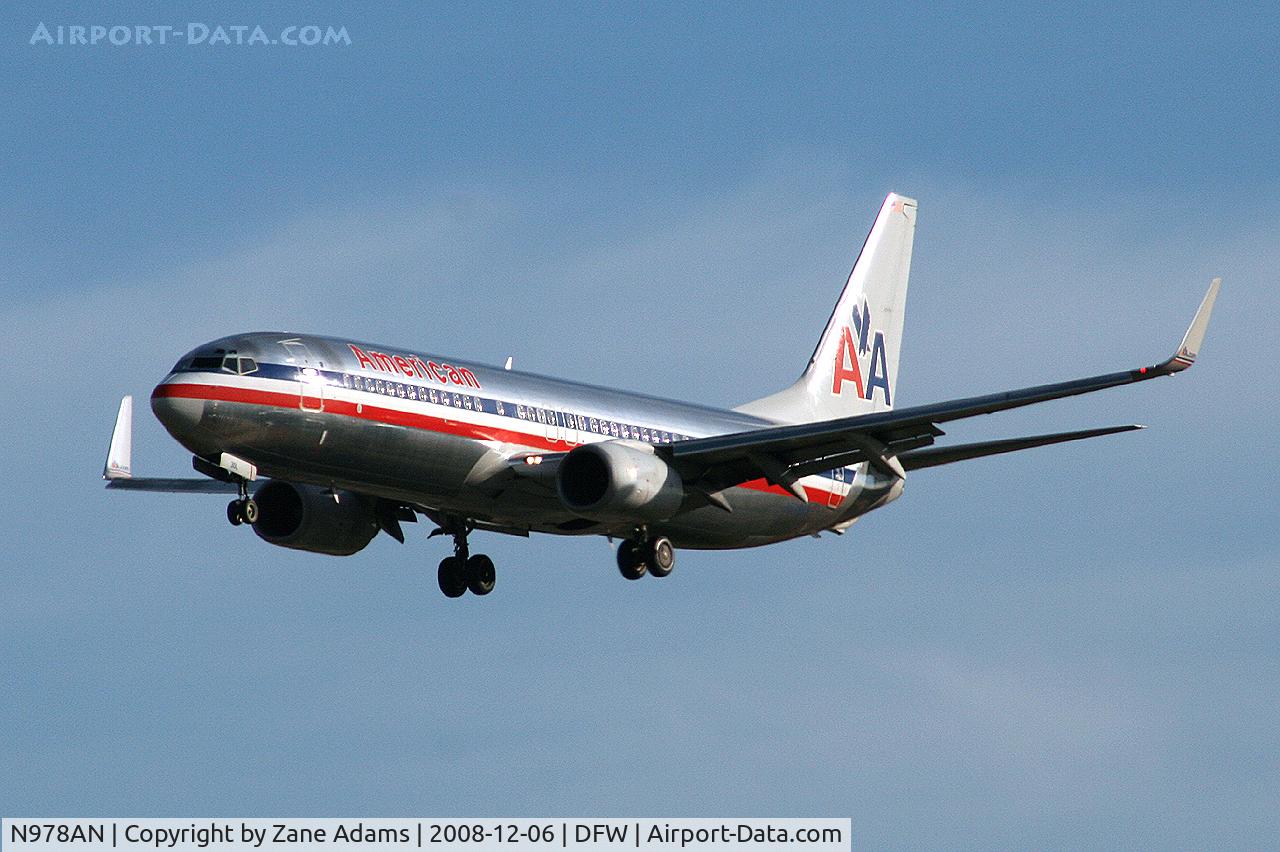 N978AN, 2001 Boeing 737-823 C/N 30100, American Airlines 737 on approach to DFW