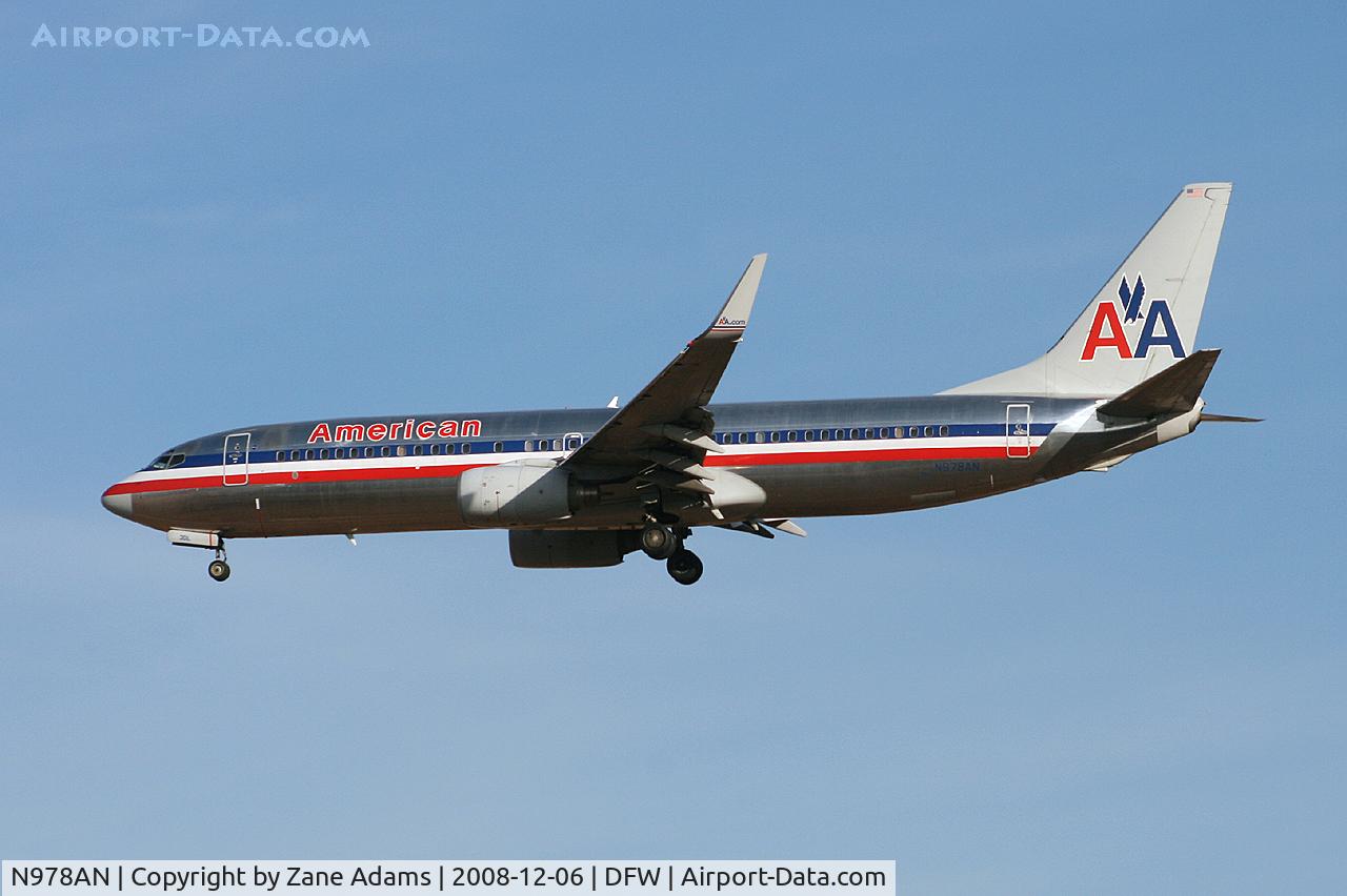 N978AN, 2001 Boeing 737-823 C/N 30100, American Airlines 737 on approach to DFW