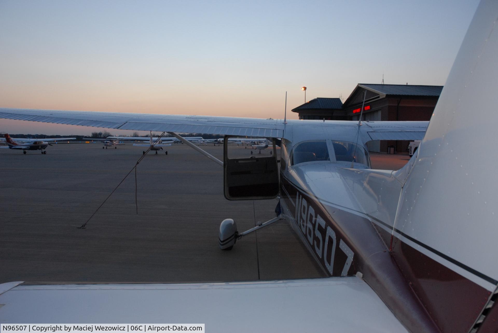 N96507, 1983 Cessna 172P C/N 17276082, Evening Flight