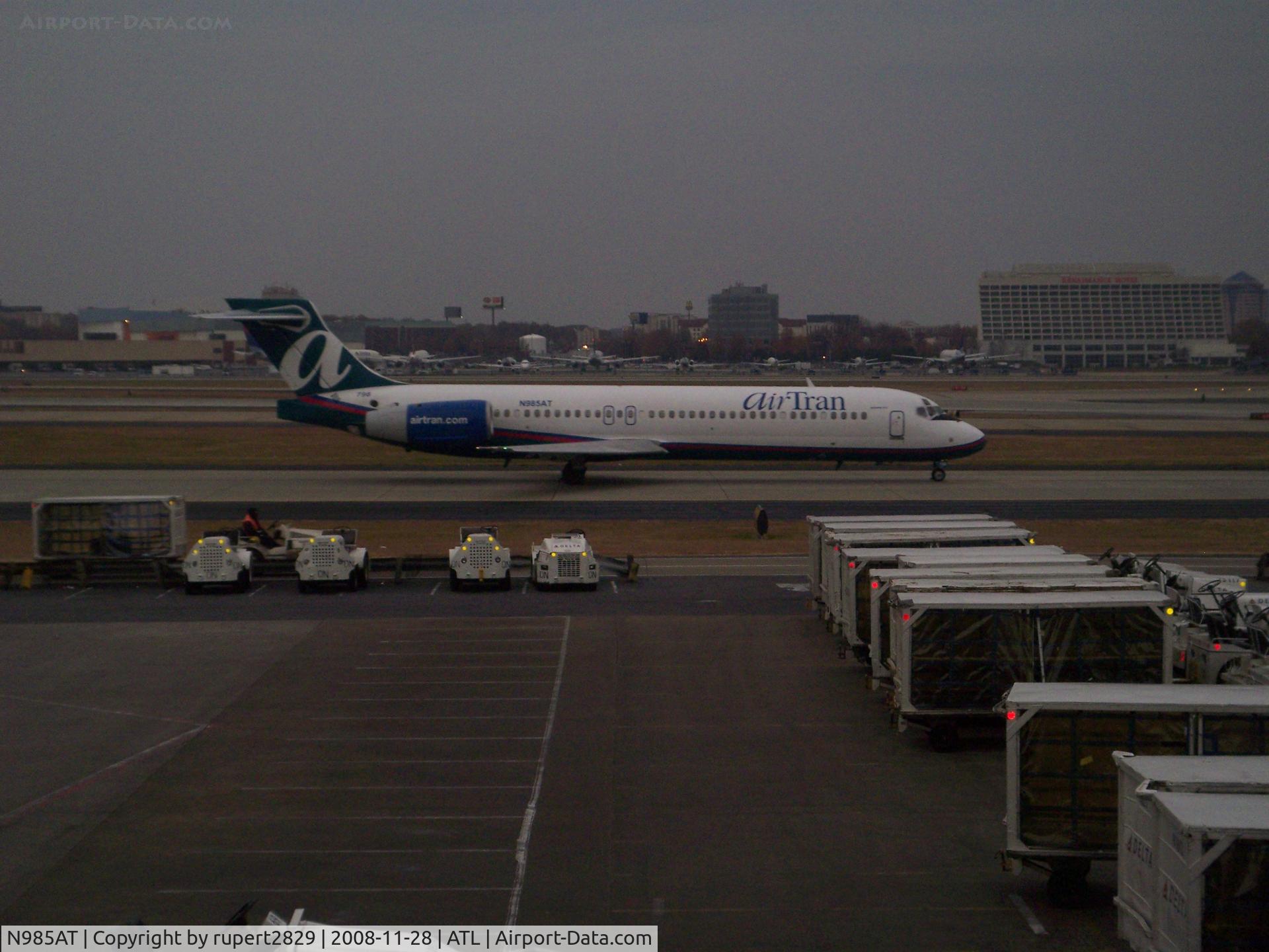 N985AT, 2001 Boeing 717-200 C/N 55090, From Atlanta terminal
