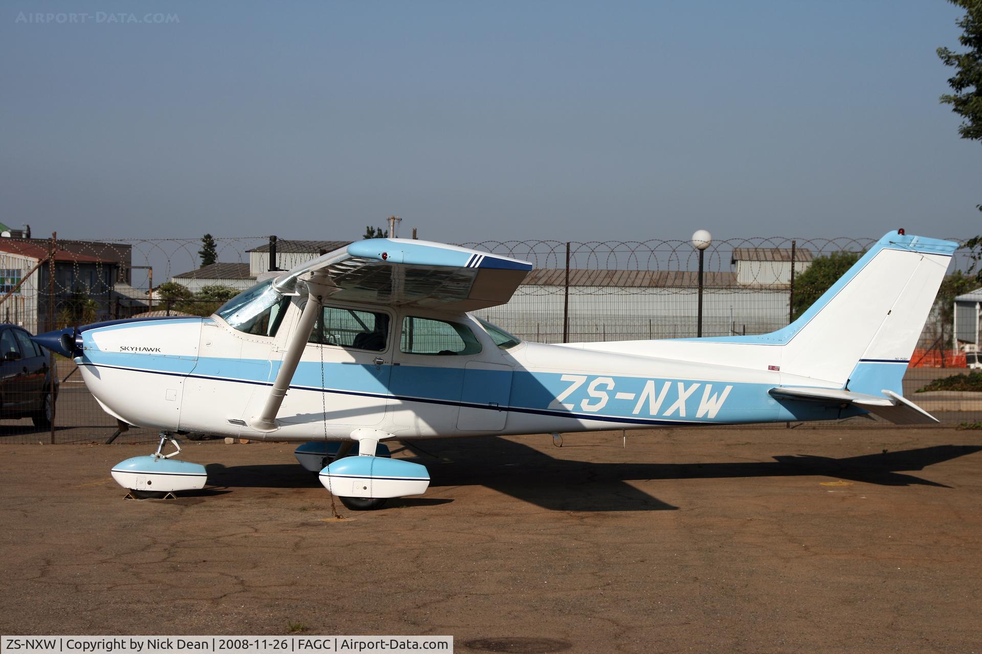 ZS-NXW, Cessna 172N Skyhawk C/N 17268845, FAGC