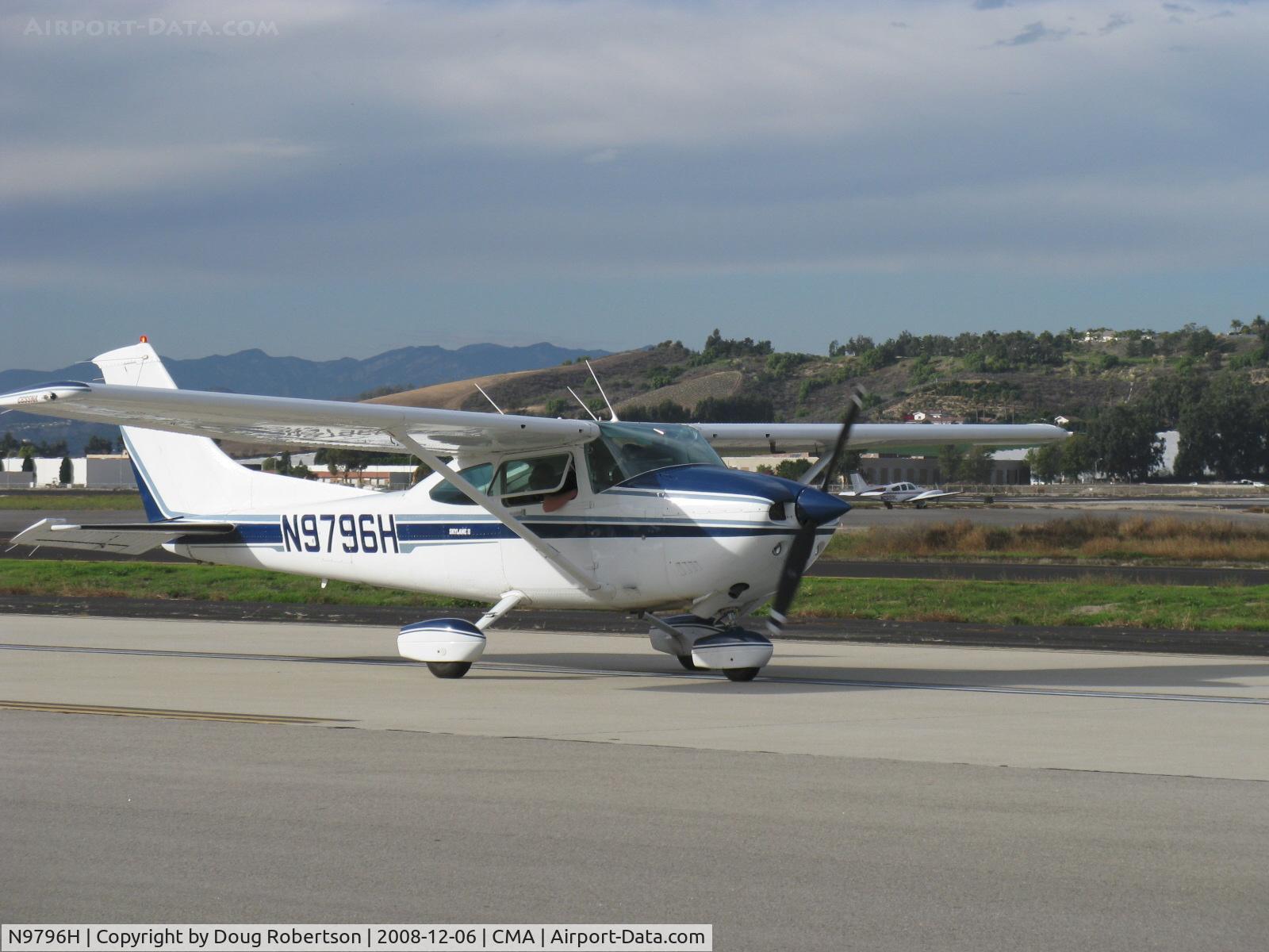 N9796H, 1981 Cessna 182R Skylane C/N 18268030, 1981 Cessna 182R SKYLANE, Continental O-470-U 230 hp, taxi