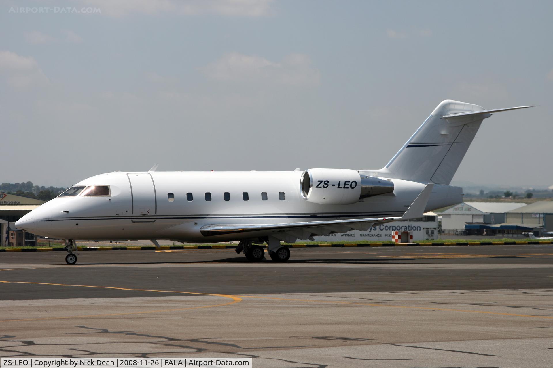 ZS-LEO, 1996 Canadair Challenger 604 (CL-600-2B16) C/N 5318, FALA