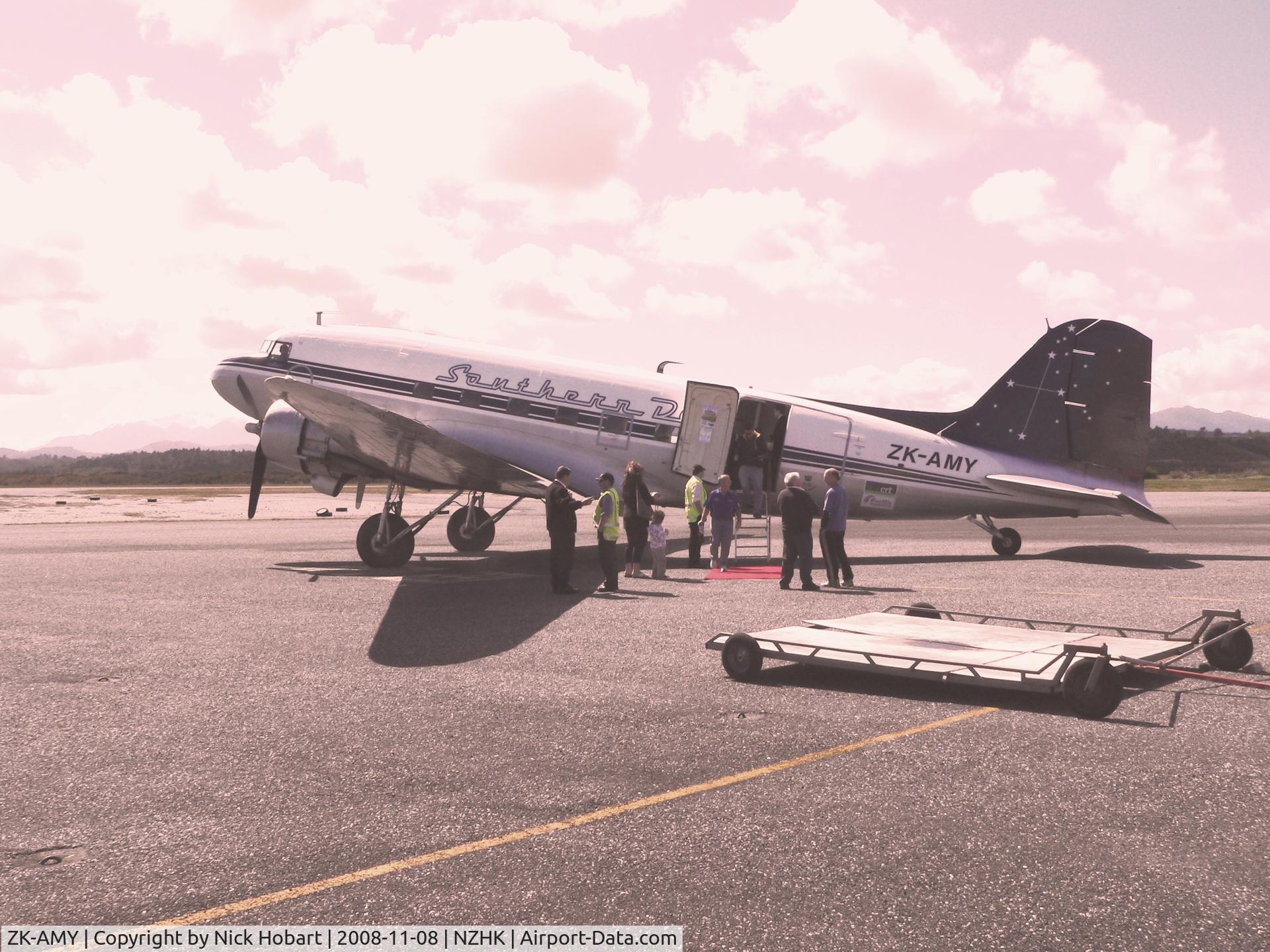 ZK-AMY, 1944 Douglas C-47A Skytrain C/N 13506, Just Landed