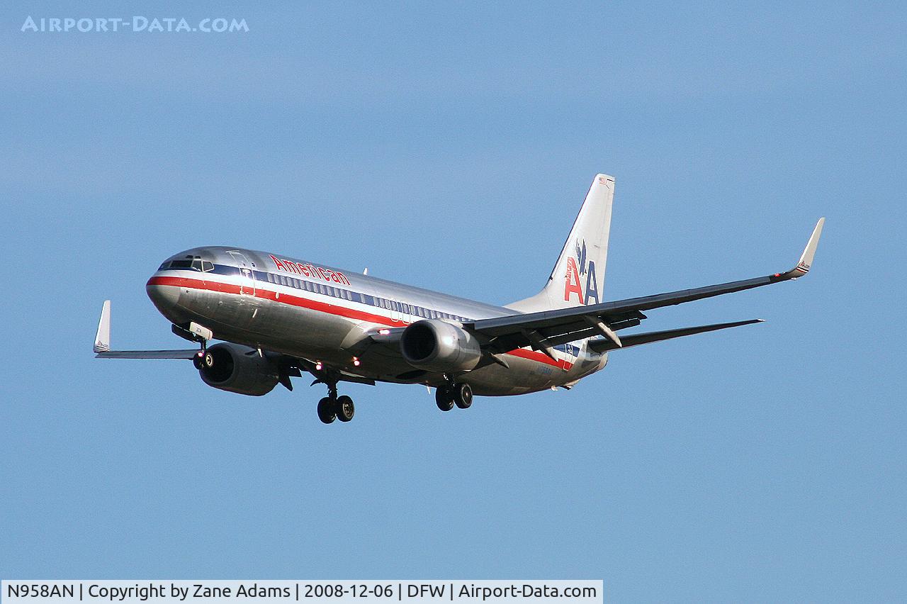 N958AN, 2001 Boeing 737-823 C/N 30091, American Airlines 737 on approach to DFW