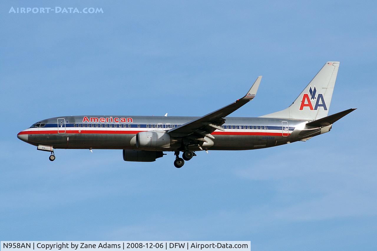 N958AN, 2001 Boeing 737-823 C/N 30091, American Airlines 737 on approach to DFW