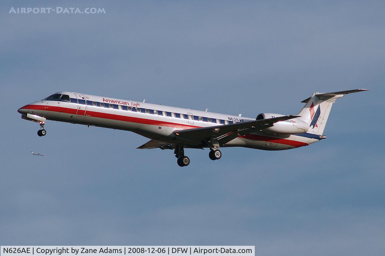 N626AE, 1999 Embraer ERJ-145LR (EMB-145LR) C/N 145117, American Eagle landing at DFW