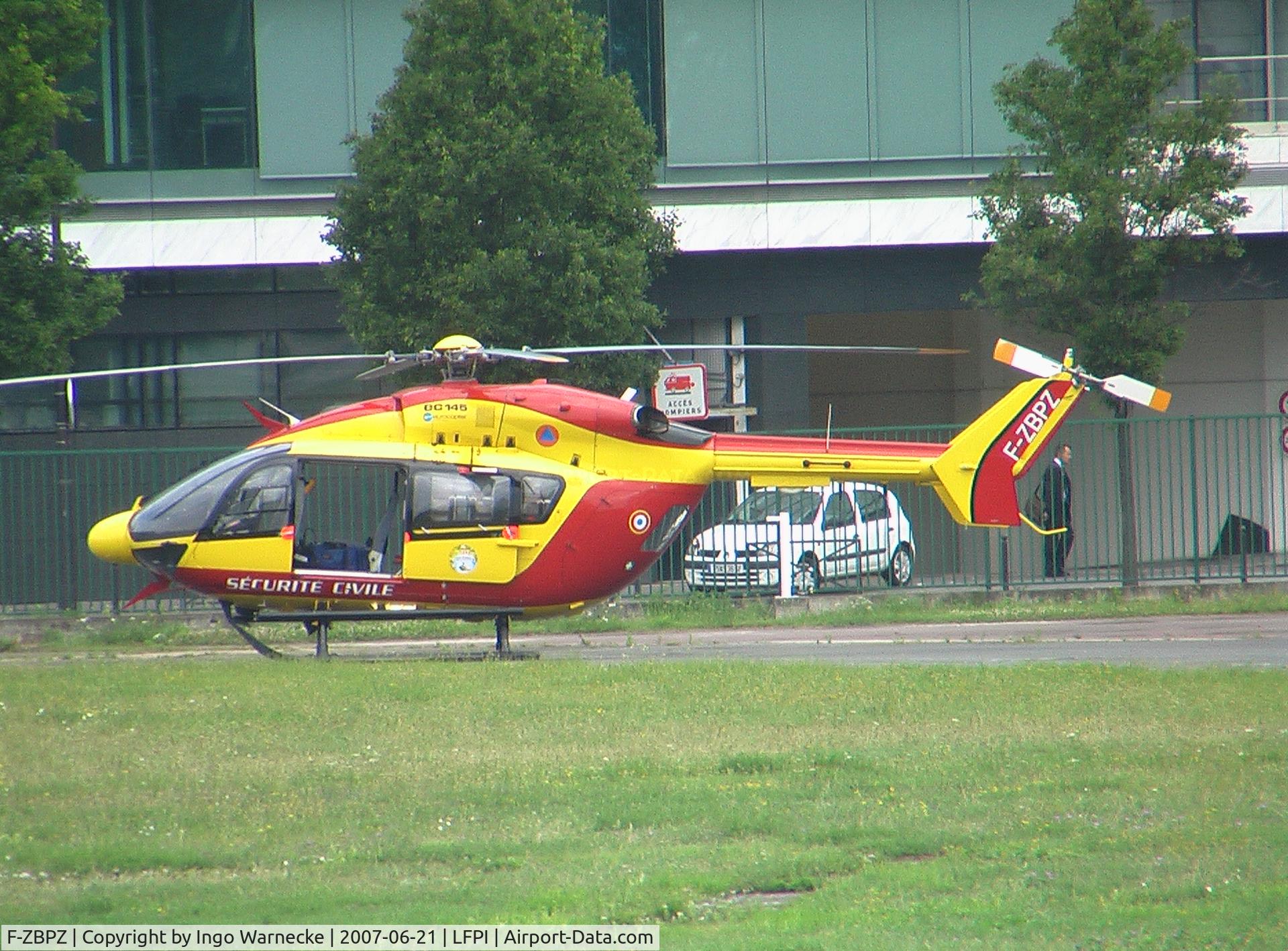 F-ZBPZ, Eurocopter-Kawasaki EC-145 (BK-117C-2) C/N 9056, Eurocopter-Kawasaki EC145 (BK-117C-2) of the Securite Civile at Heliport de Paris