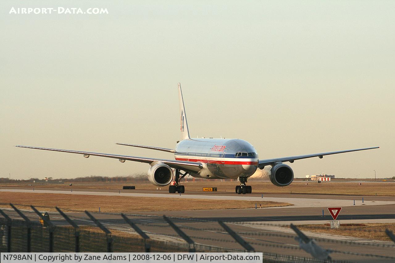 N798AN, 2001 Boeing 777-223 C/N 30797, American Airlines 777 taxi to maintenance