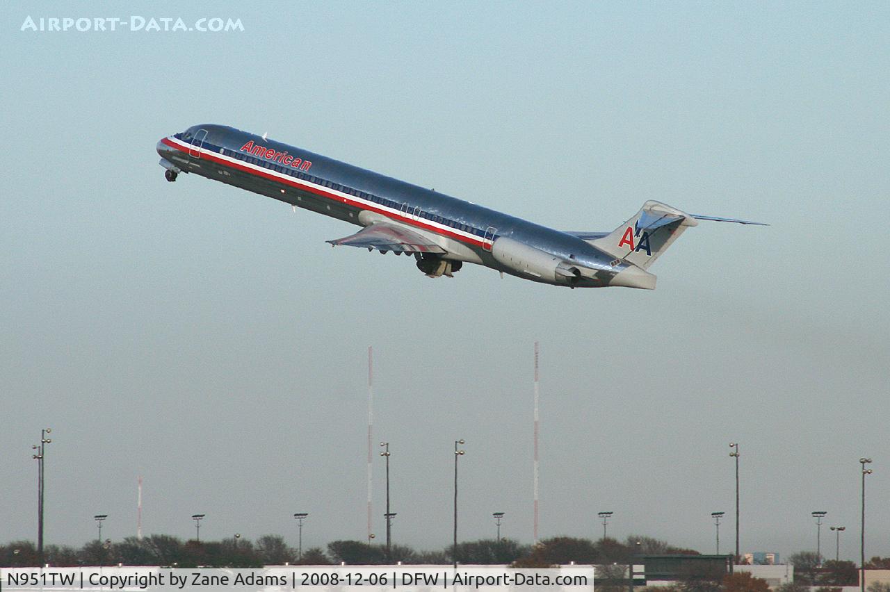 N951TW, 1996 McDonnell Douglas MD-83 (DC-9-83) C/N 53470, American Airlines MD-80 departing DFW