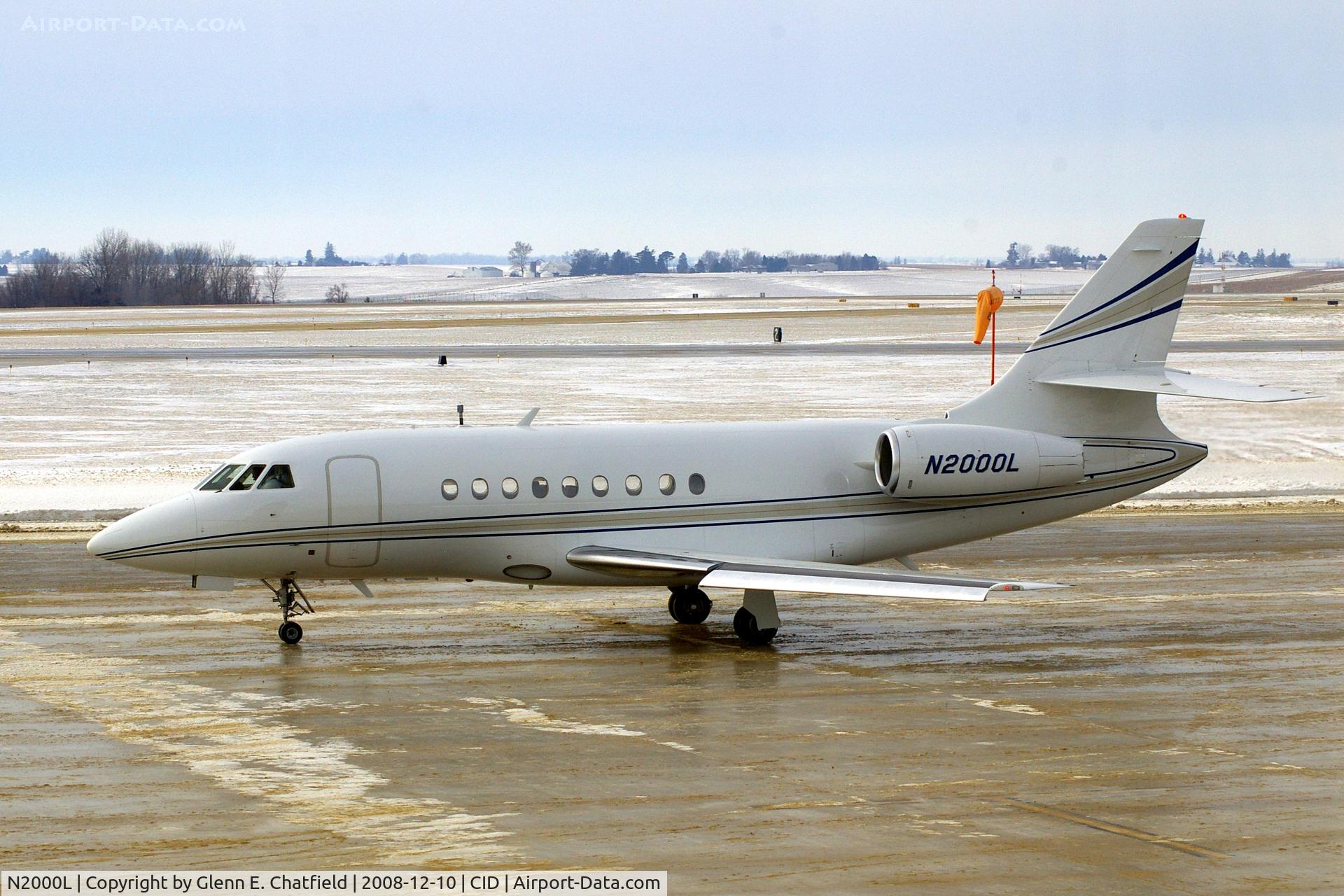 N2000L, 1999 Dassault Falcon 2000 C/N 92, Taxiing to Runway 27 for departure.