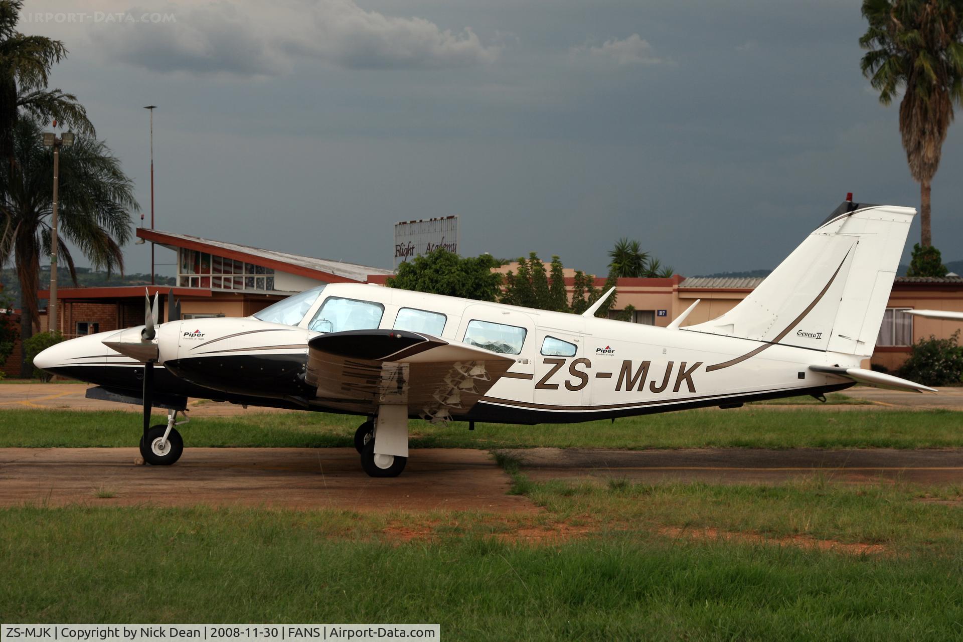 ZS-MJK, 1977 Piper PA-34-200T C/N 34-7770101, FANS