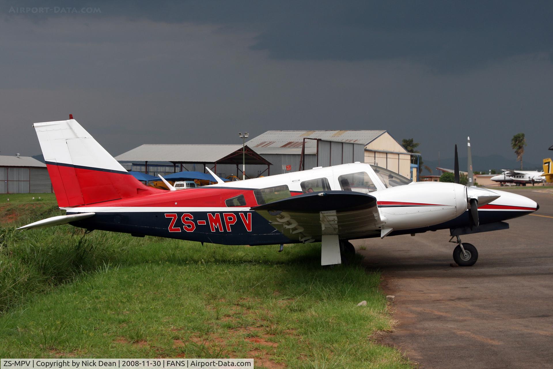 ZS-MPV, 1976 Piper PA-34-200T C/N 34-7670301, FANS