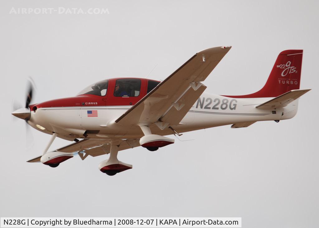 N228G, 2008 Cirrus SR22 C/N 3131, On final approach to 17L.