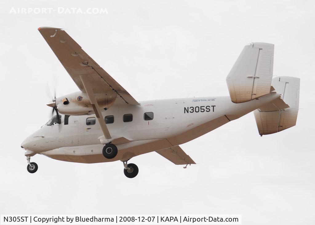 N305ST, 2004 PZL-Mielec M-28-05 Skytruck C/N AJE003-05, On final approach to 17L.