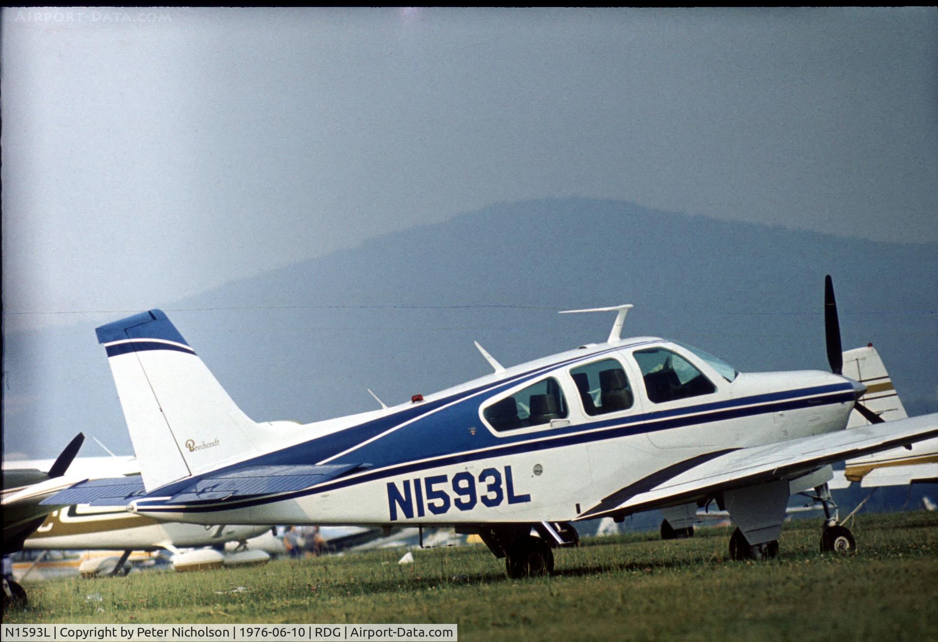 N1593L, 1976 Beech F33A Bonanza C/N CE-637, Registered in 1976 and was seen at the Reading Airshow that year.