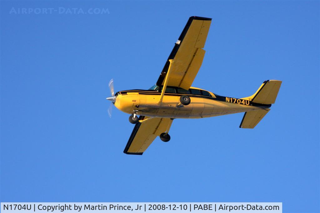 N1704U, 1975 Cessna 207 C/N 20700304, Yute Air landing runway 18